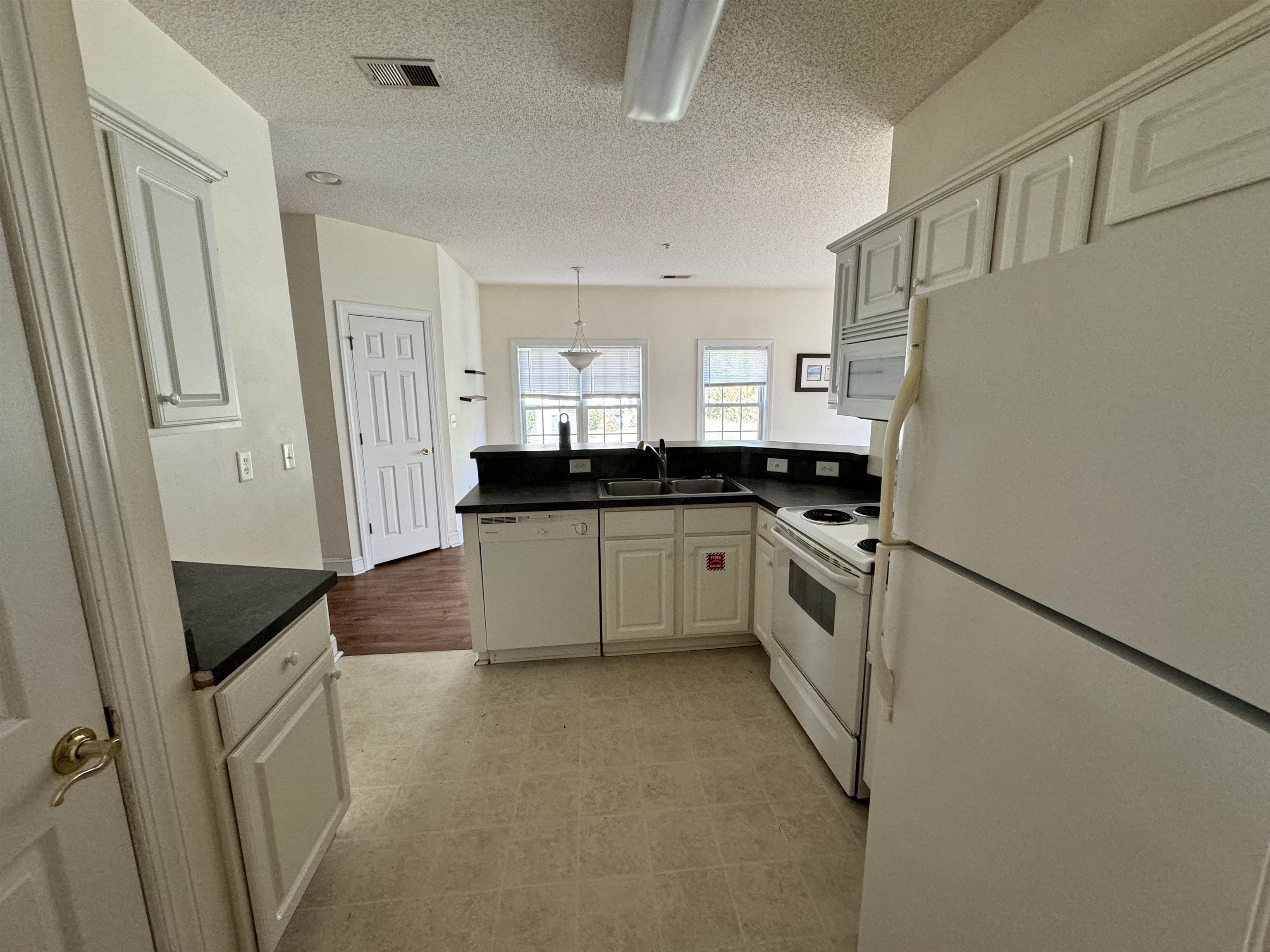 Photo 8 of 22 of 5034 Belleglen Ct. 101 condo