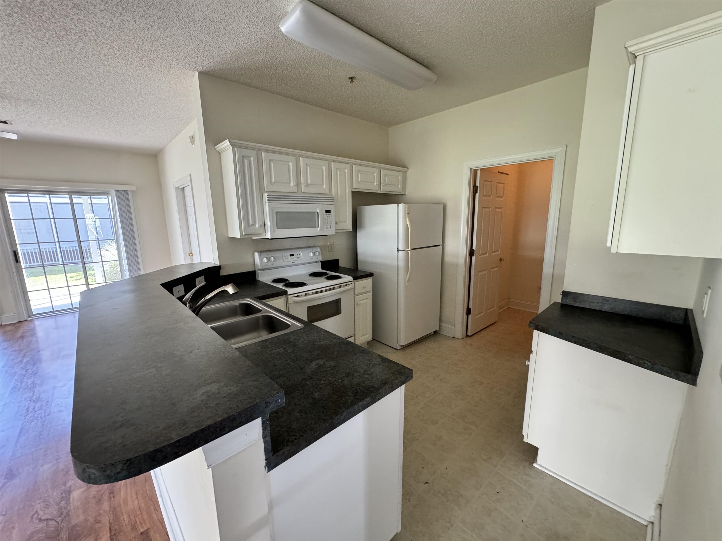 Photo 9 of 22 of 5034 Belleglen Ct. 101 condo