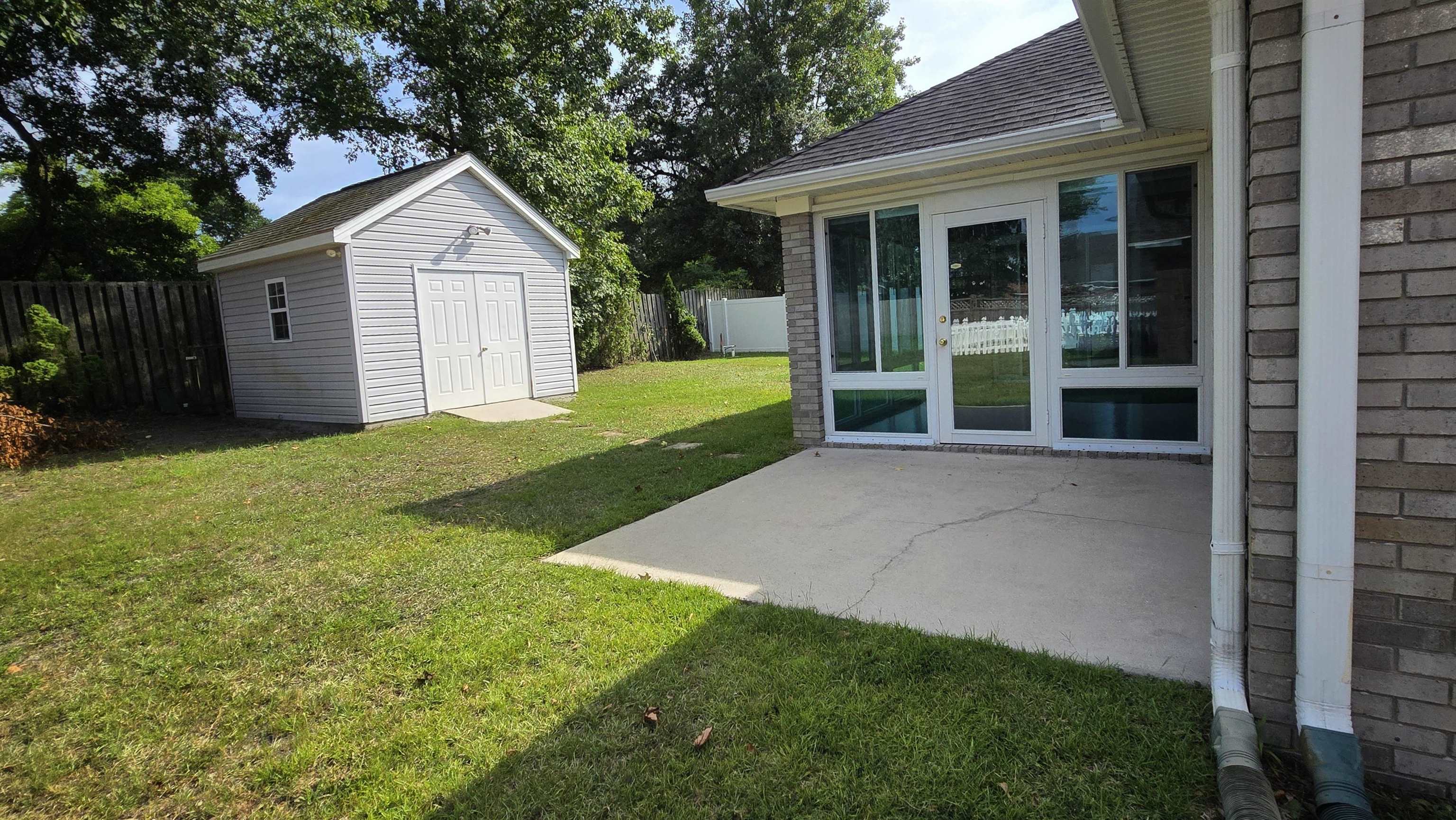 4091 Lakeshore Dr.