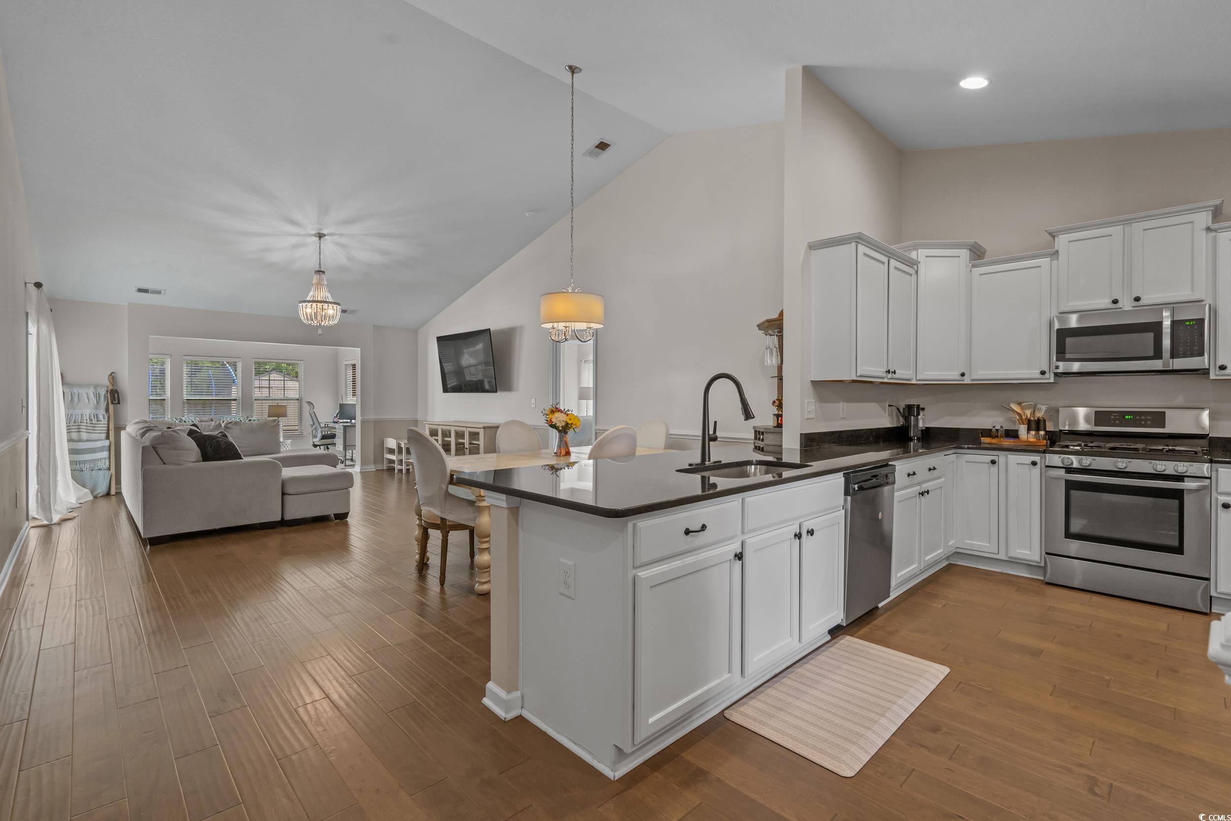733 Old Castle Loop