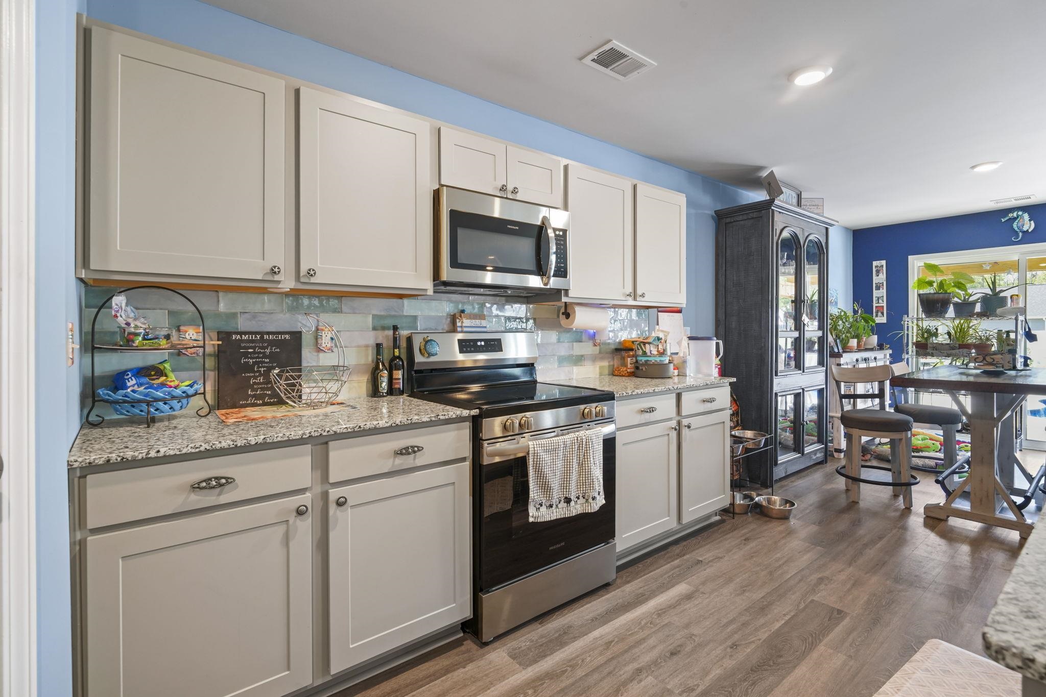 927 Cherrystone Loop
