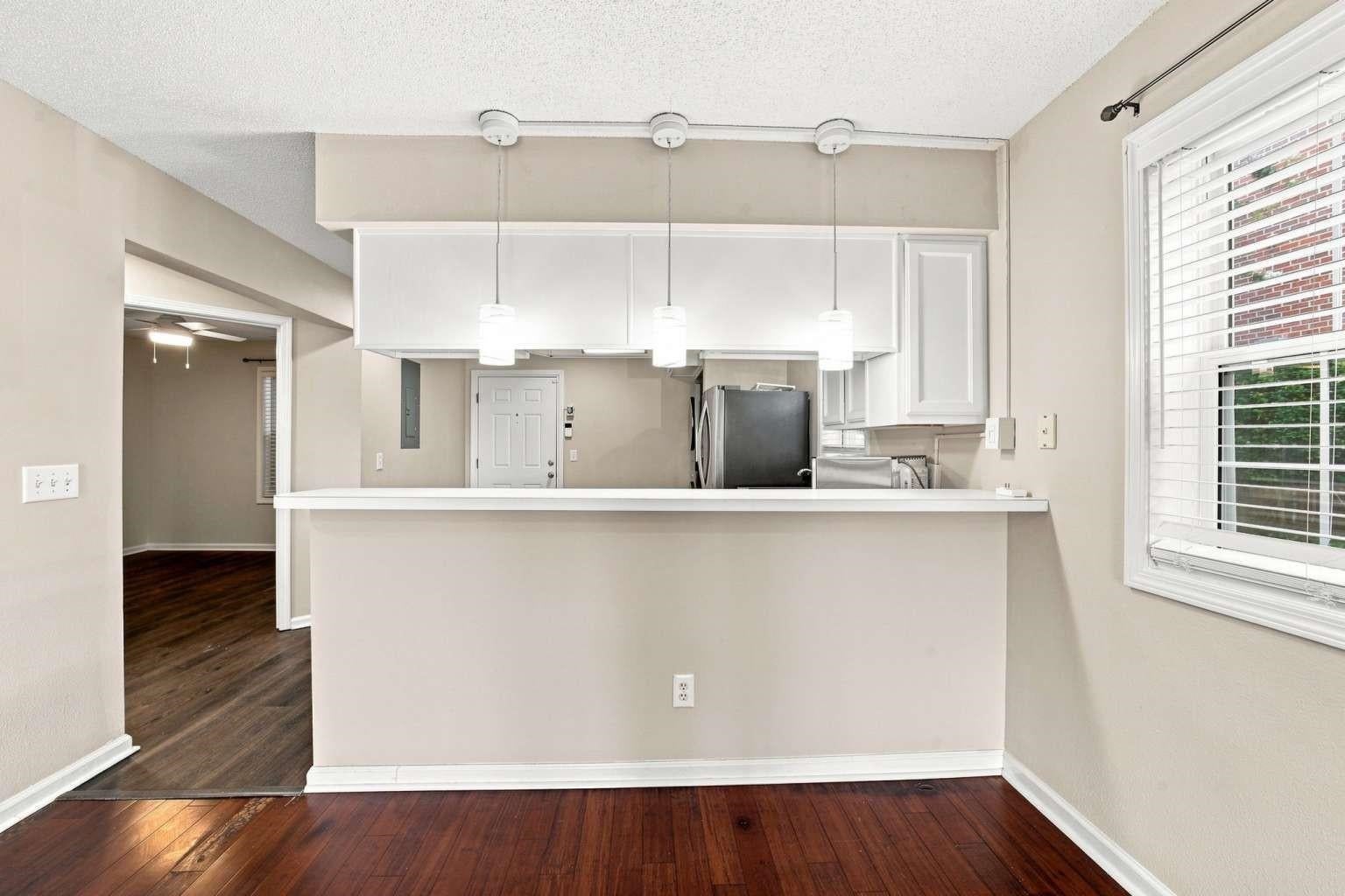 4255 Villa Dr. 201