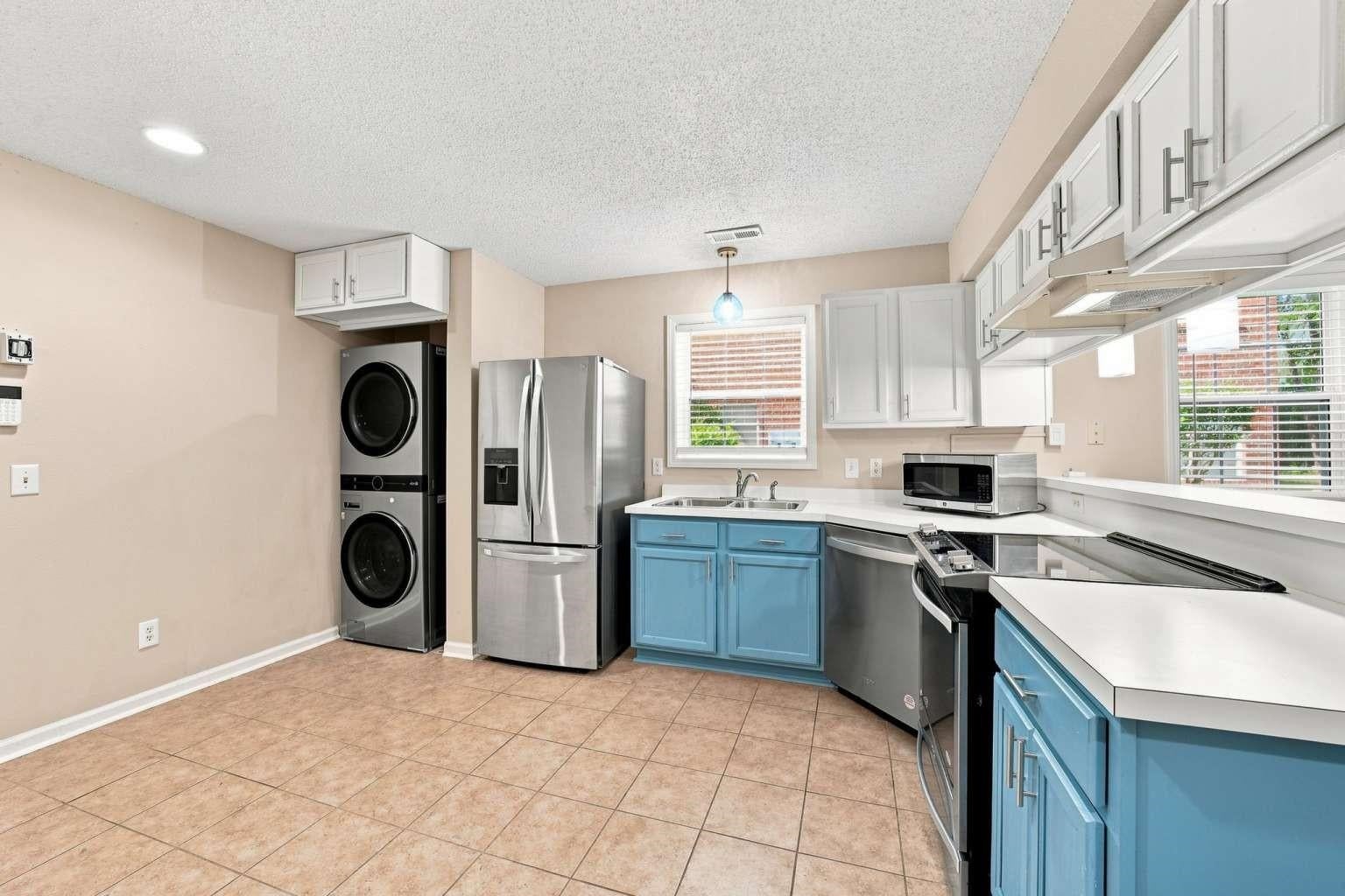 4255 Villa Dr. 201