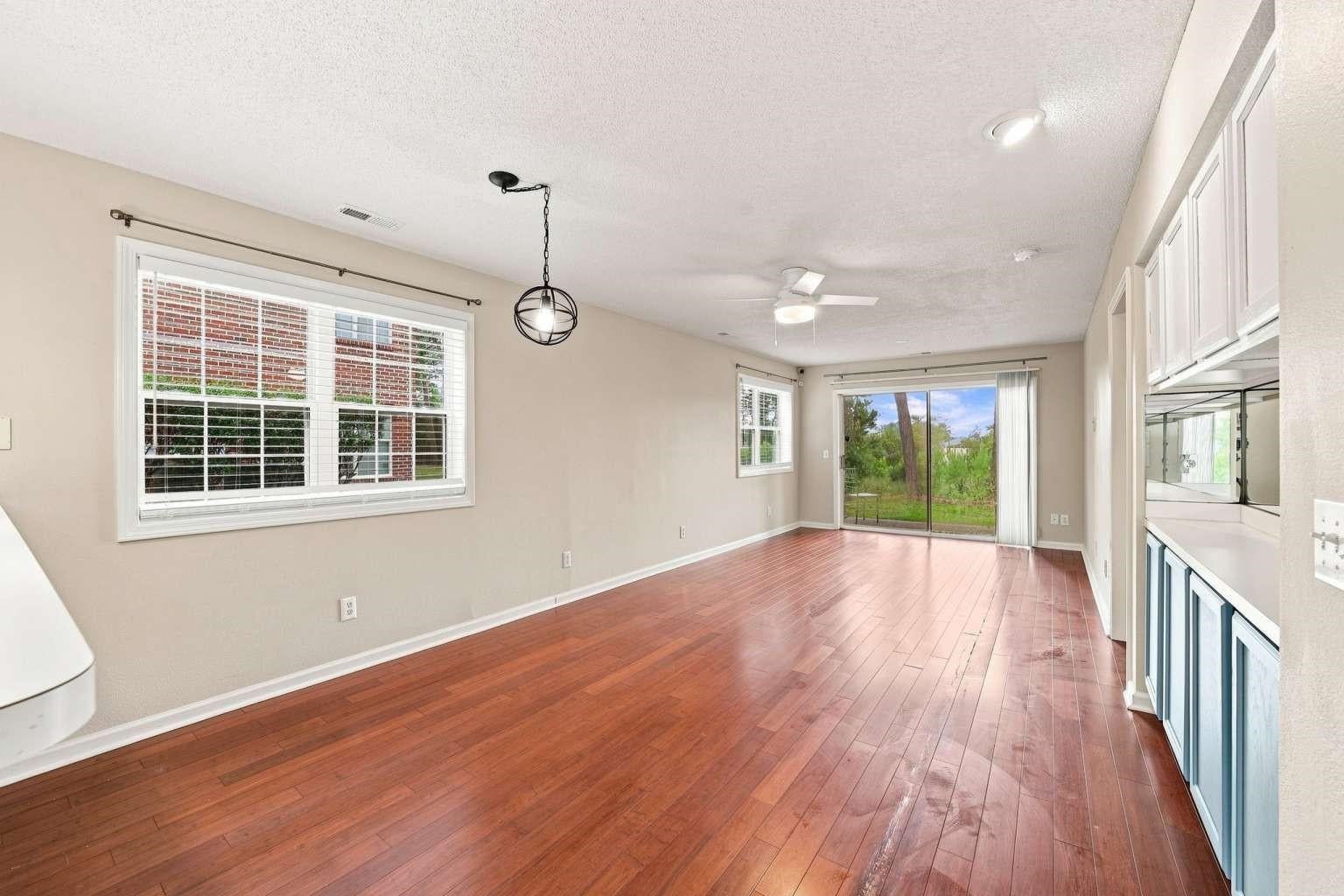 4255 Villa Dr. 201