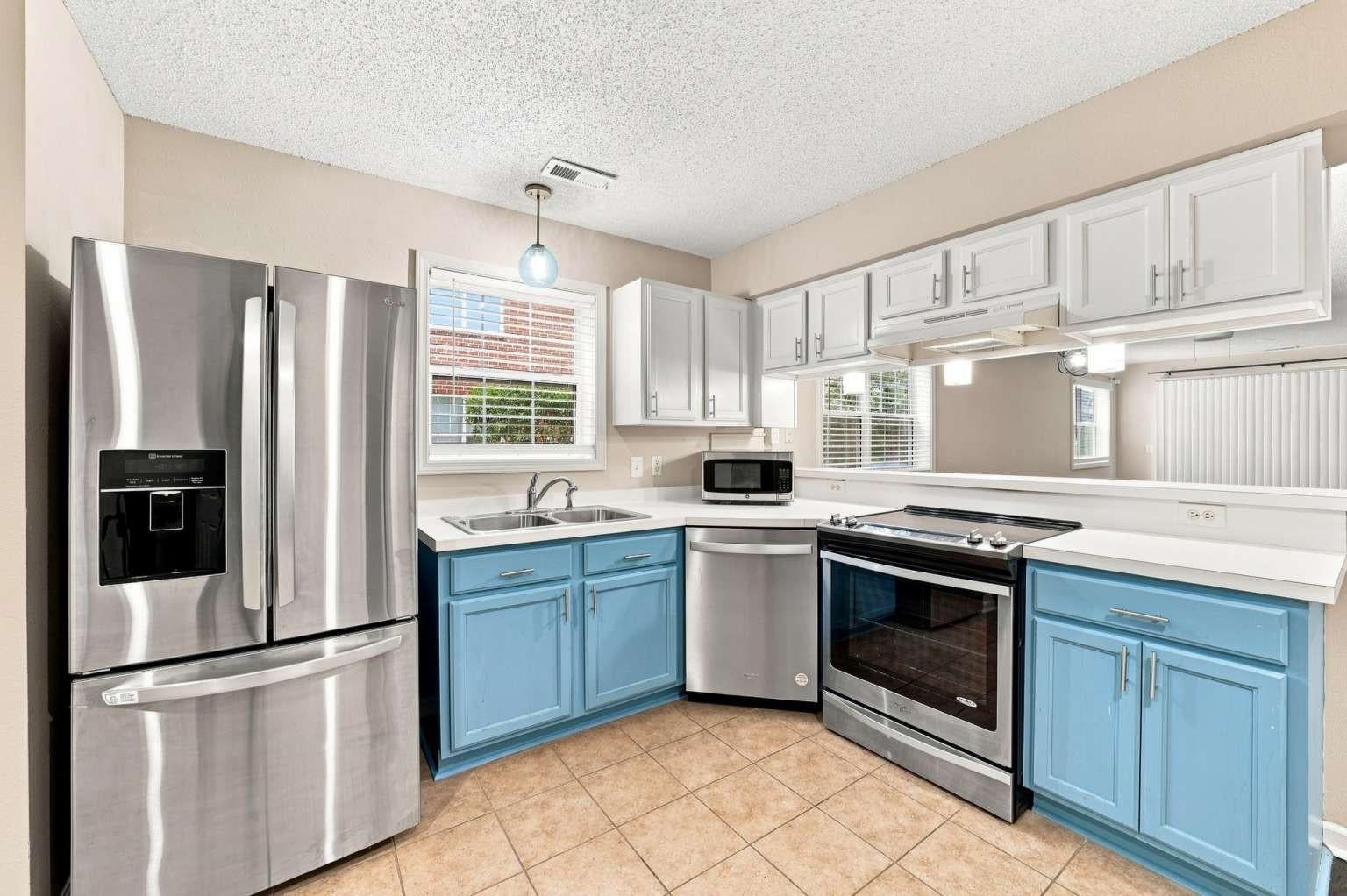 4255 Villa Dr. 201