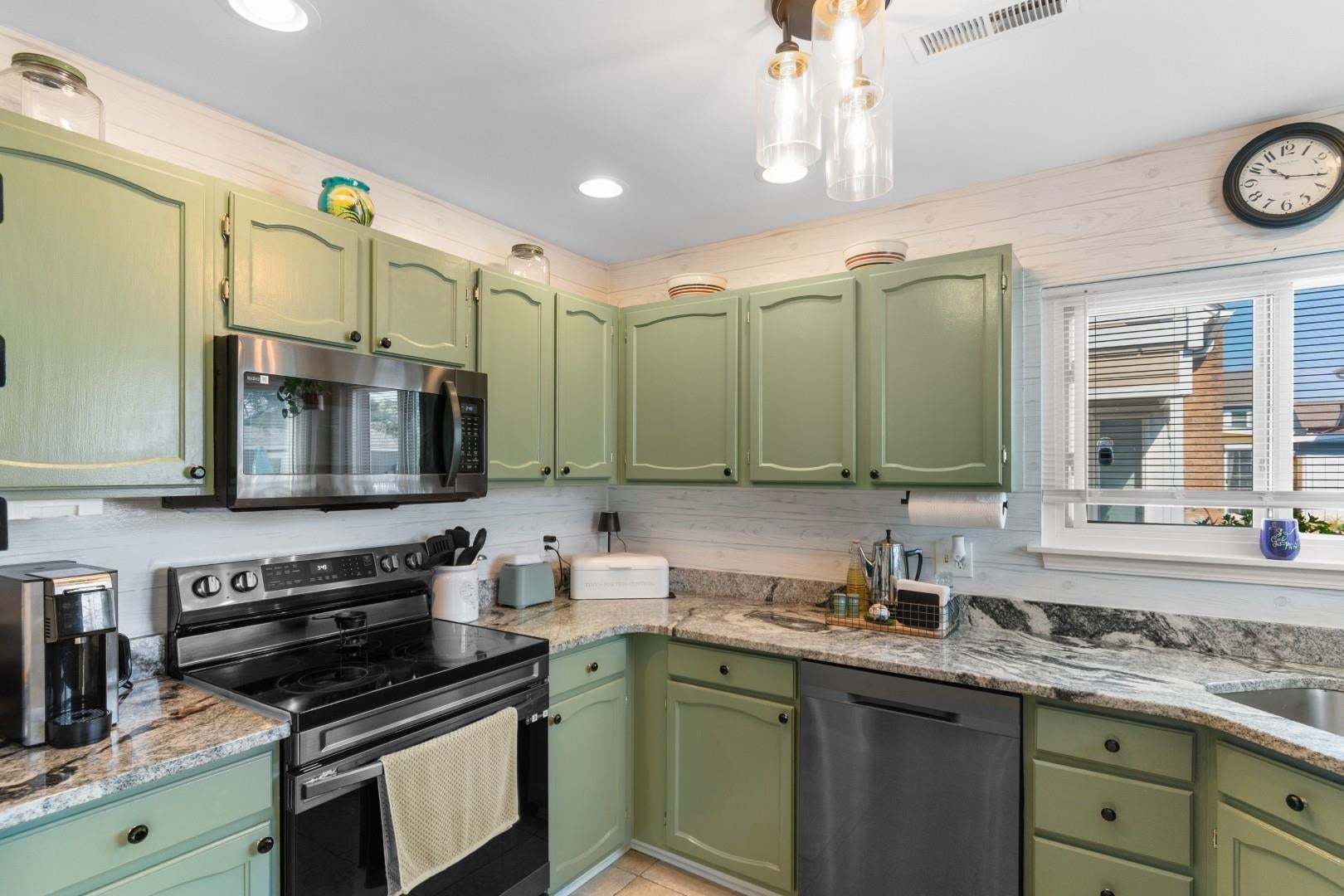 704 43rd Ave. S