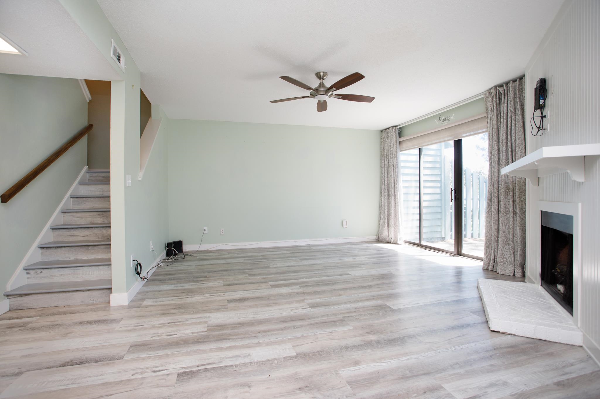33 Shadow Moss Pl. 33