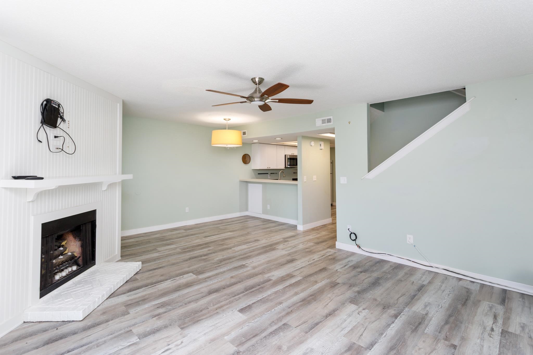 33 Shadow Moss Pl. 33