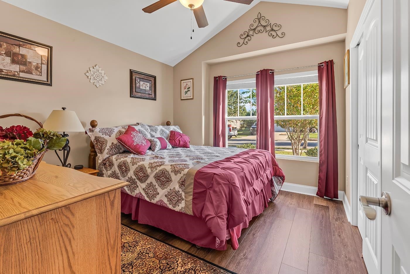 3413 Holly Loop