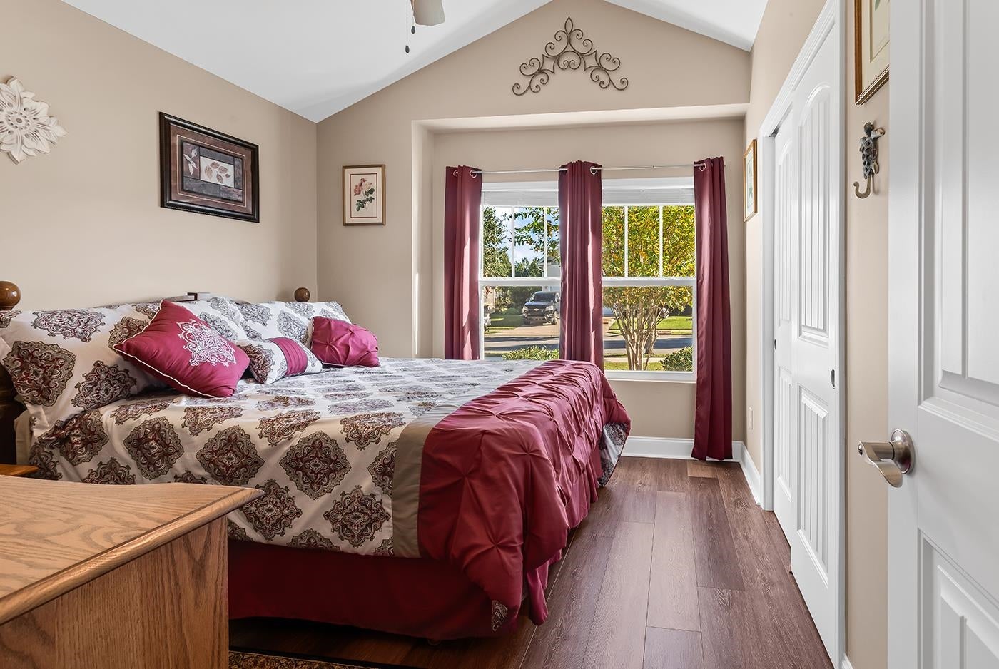 3413 Holly Loop