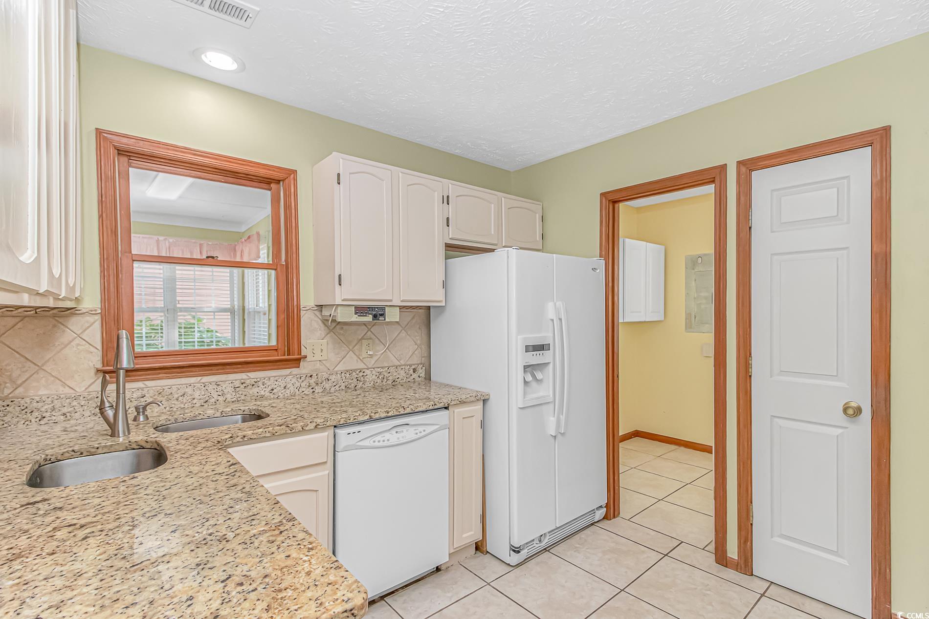 934 Tiffany Ln.