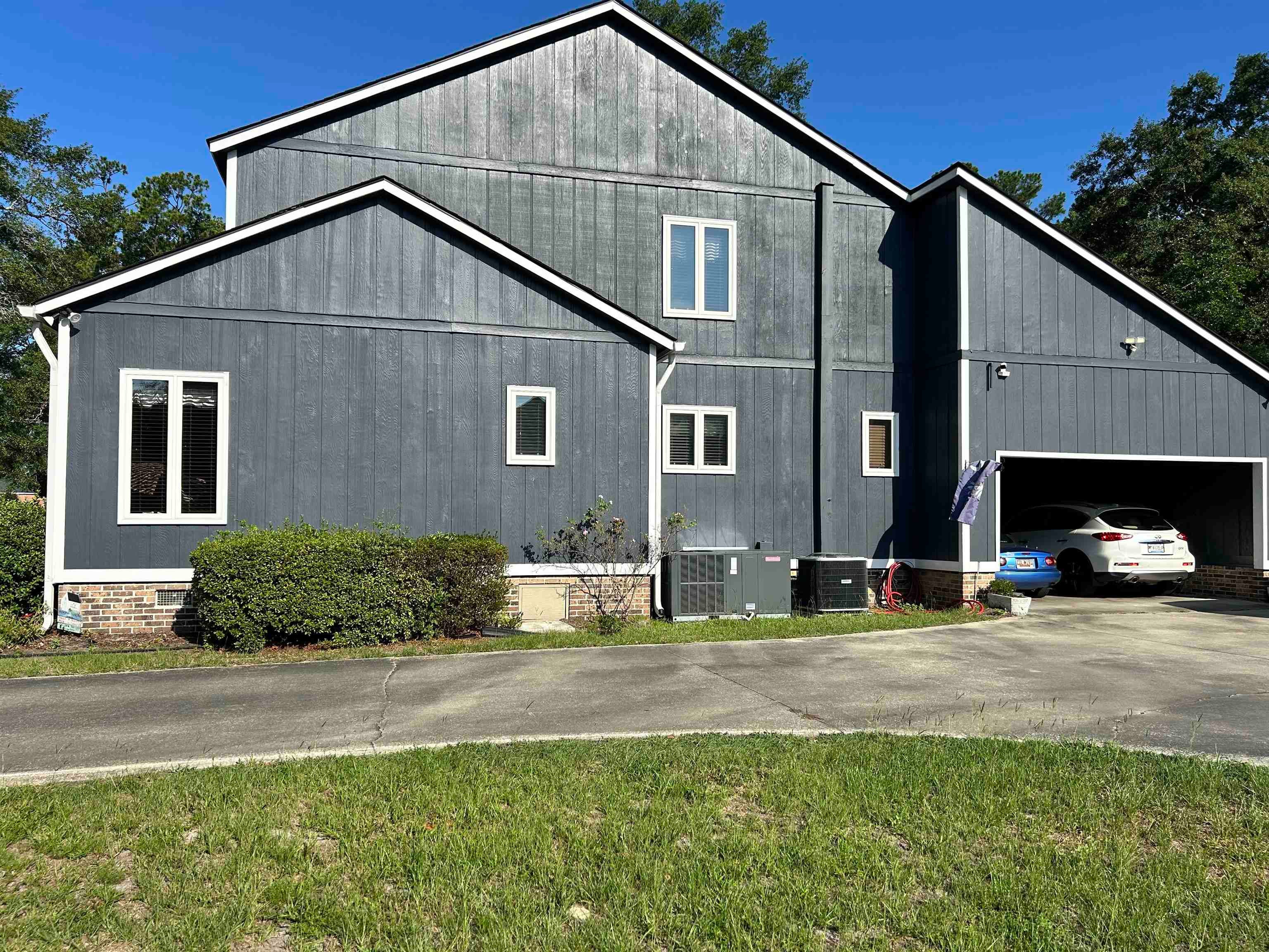 1105 Oak St.