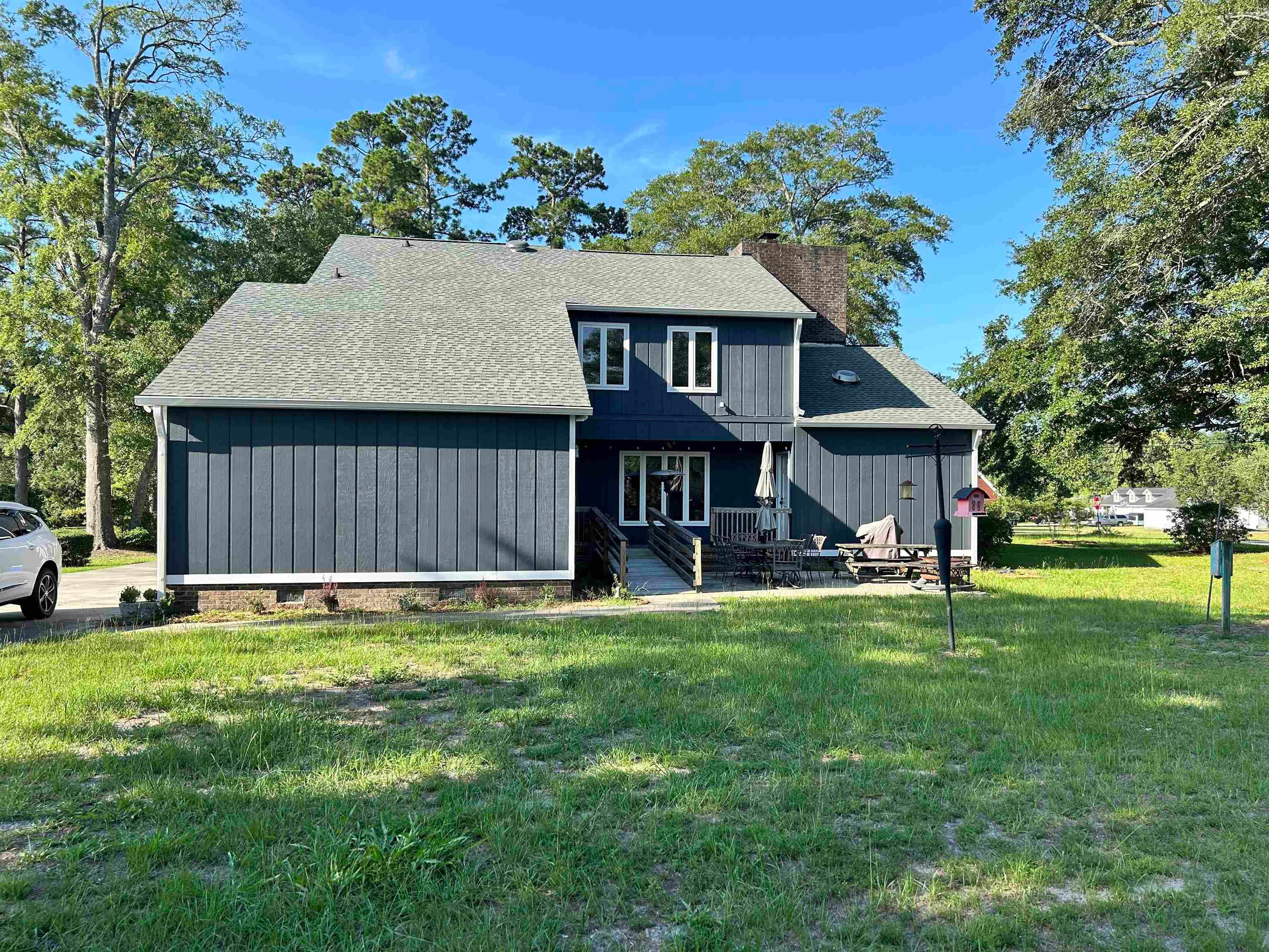1105 Oak St.