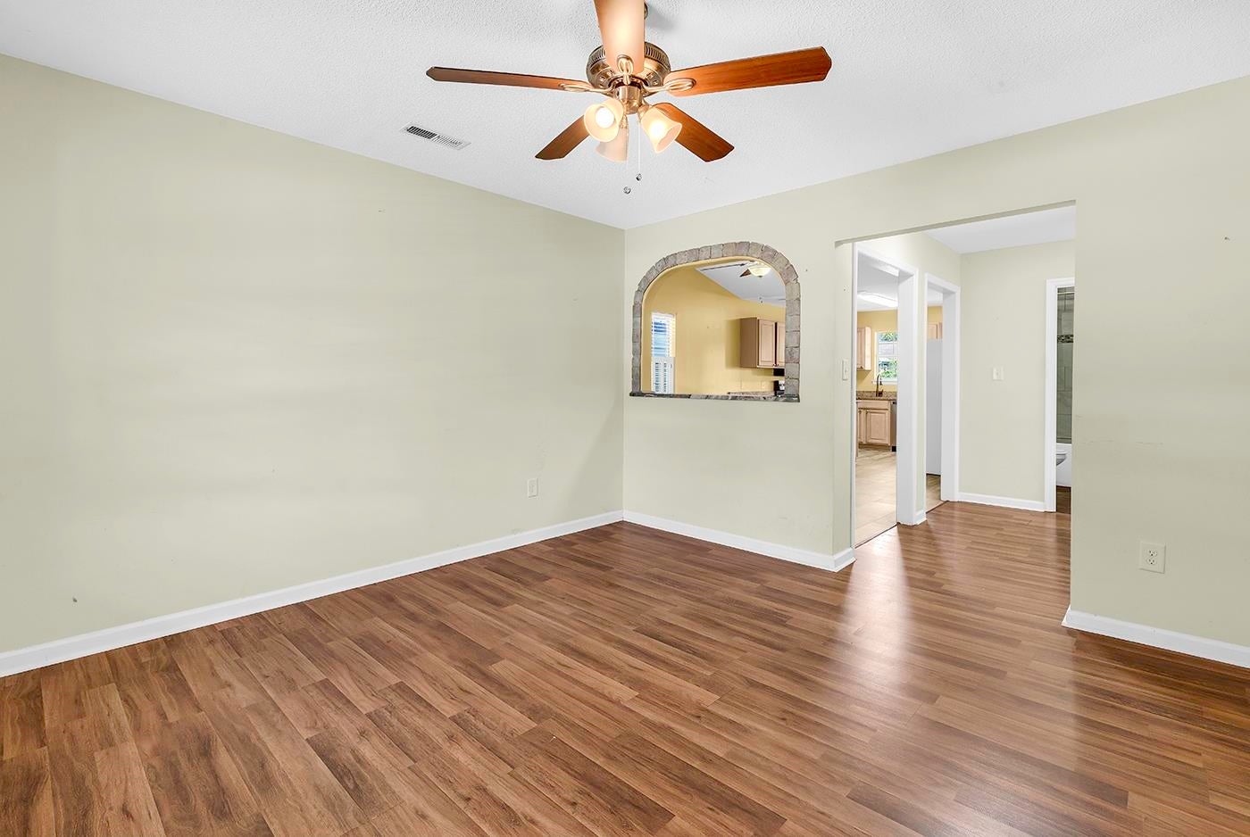 208 Coppersmith Ln.
