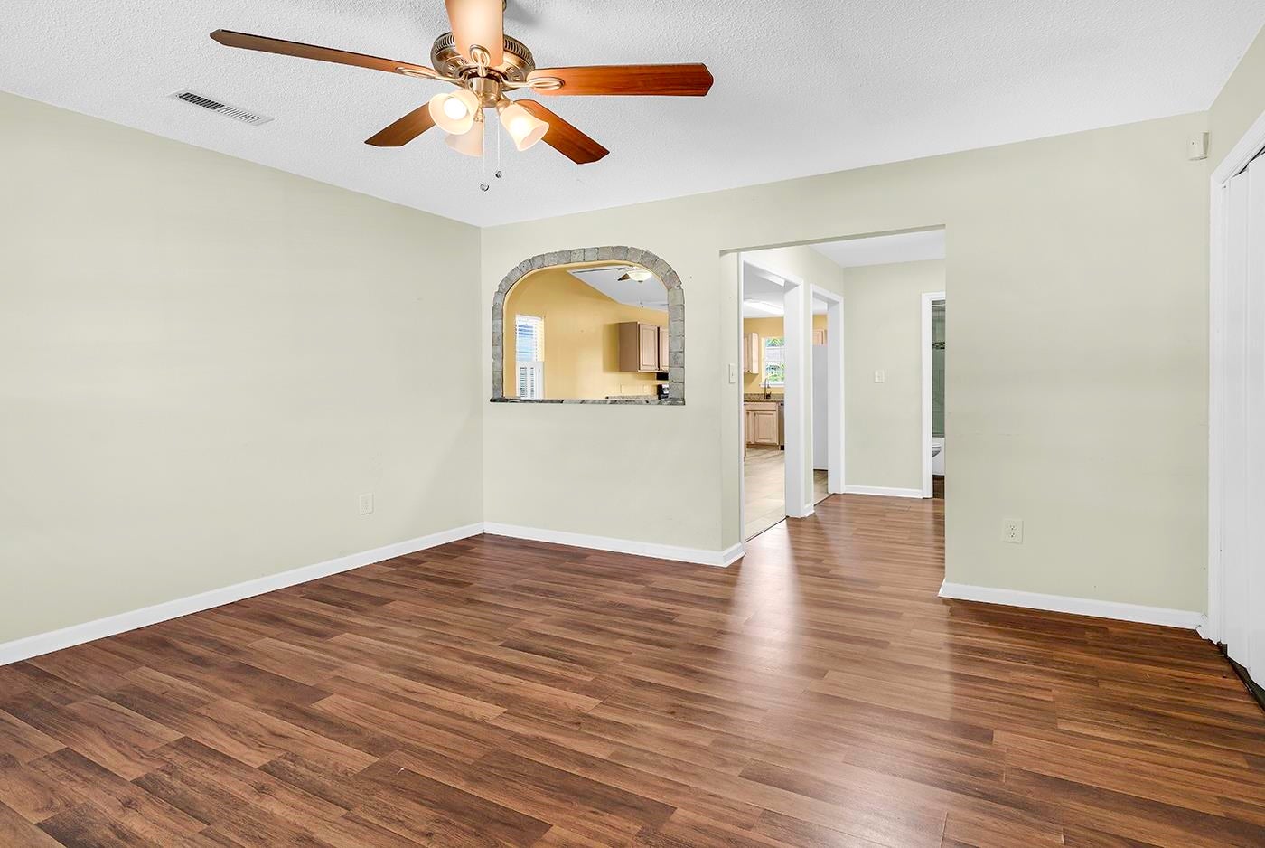 208 Coppersmith Ln.