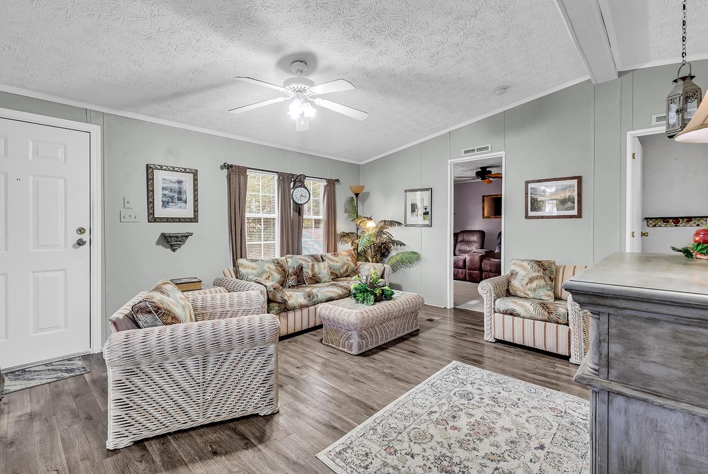 738 Oliver Dr.