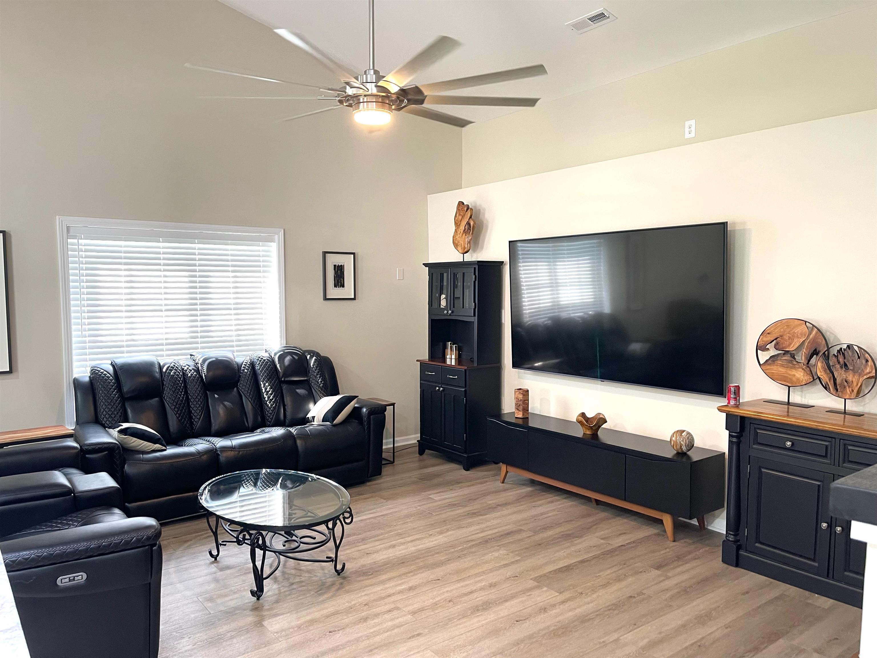 620 Bathurst Dr.