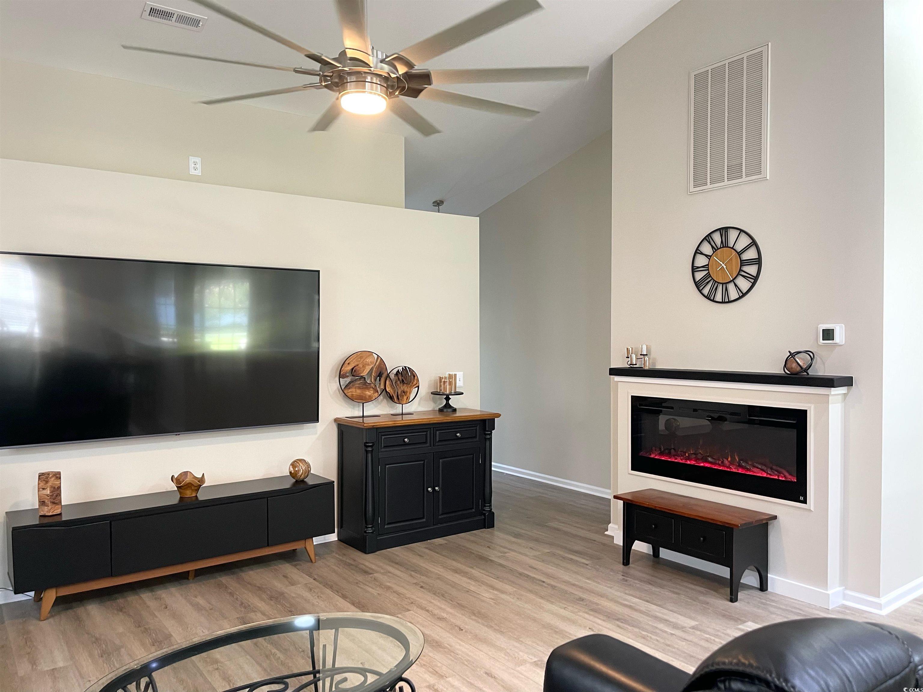 620 Bathurst Dr.
