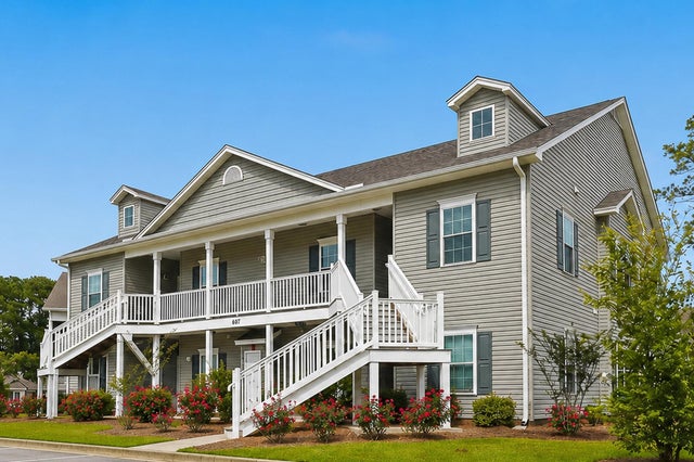 647 Sunnyside Dr. 202
