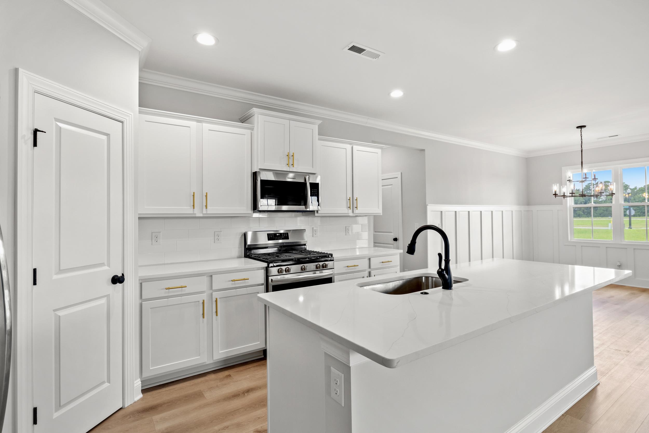 5014 Shore Breeze Dr.