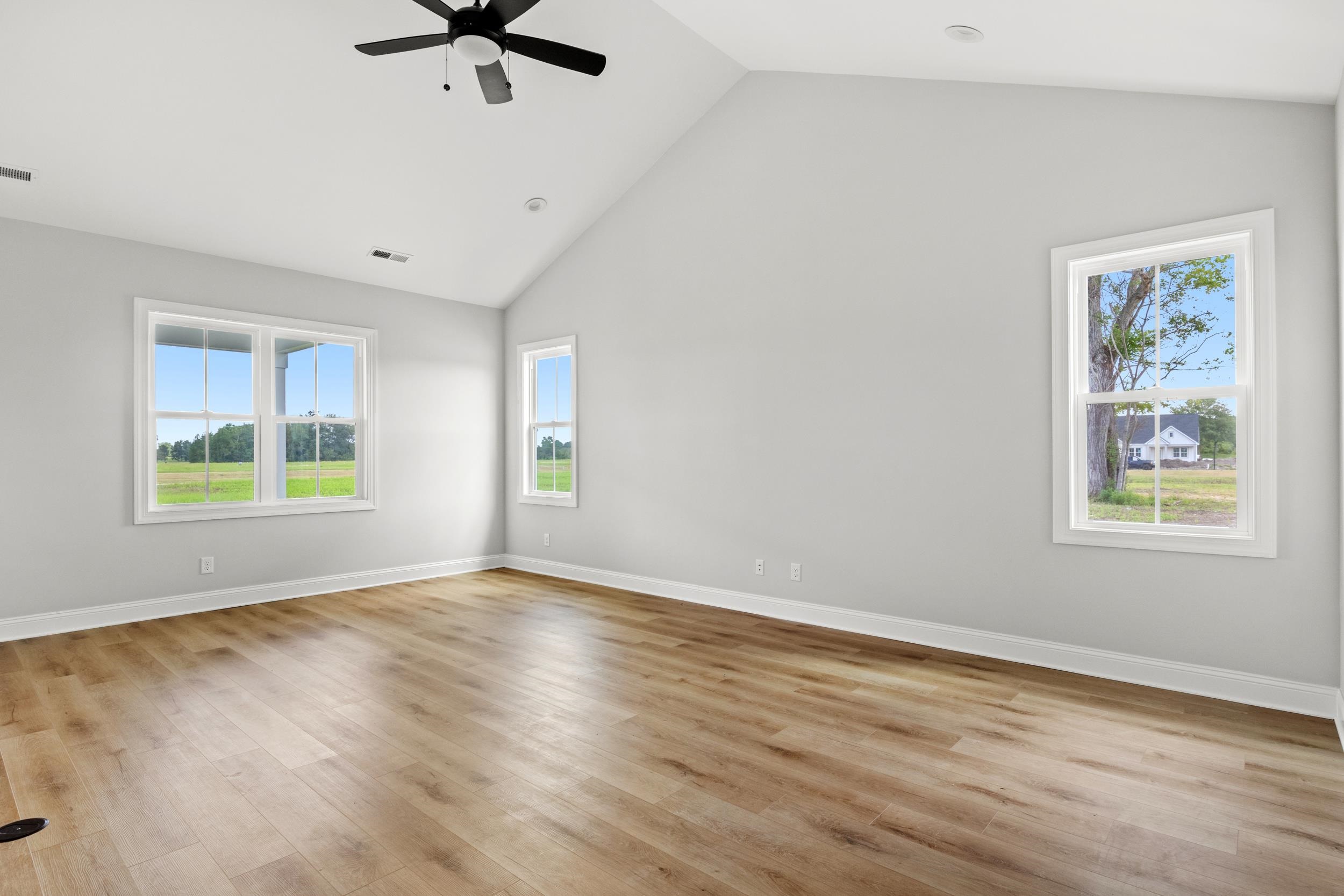 5014 Shore Breeze Dr.