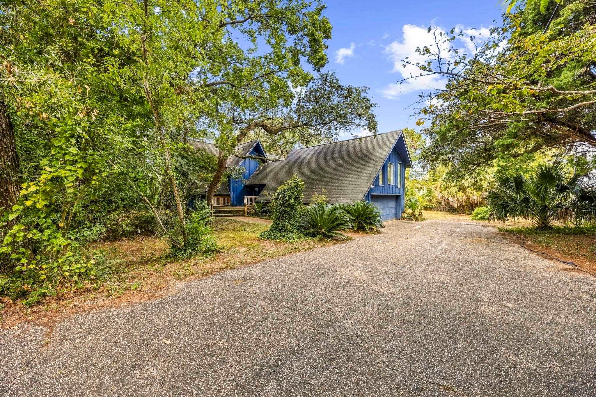 4900 Yaupon Circle