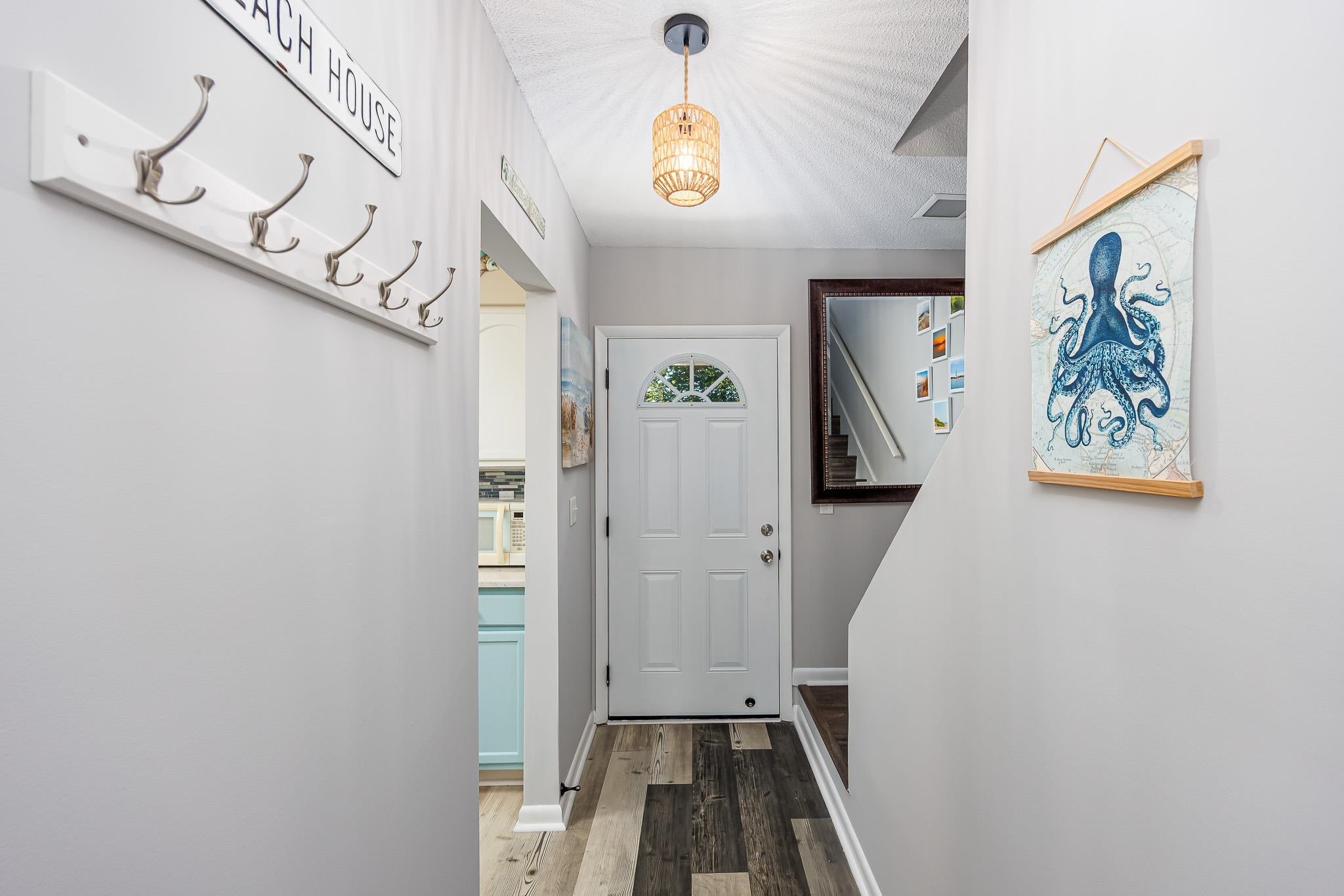 832 Villa Dr. 832