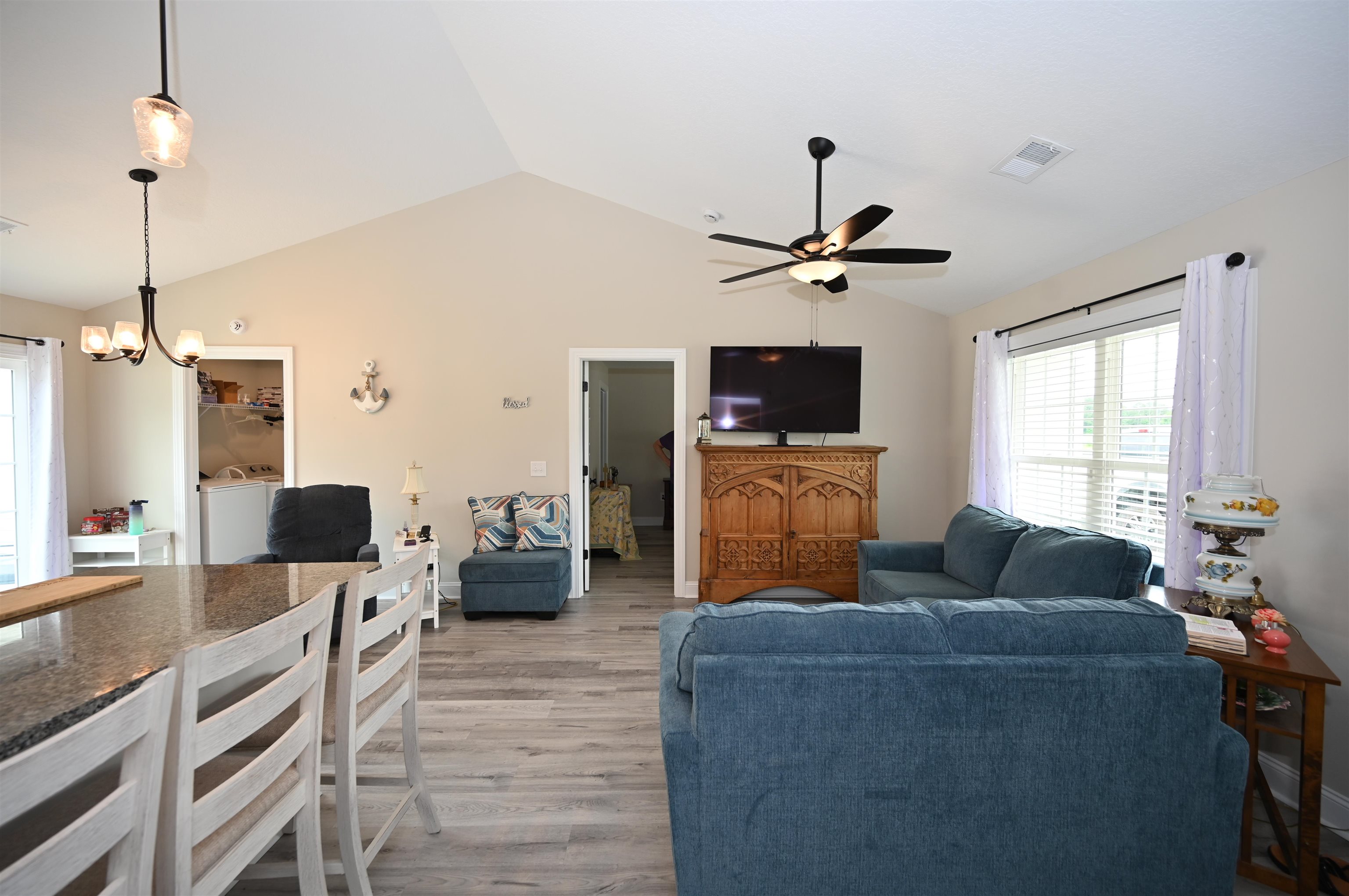 1015 S Highway 701
