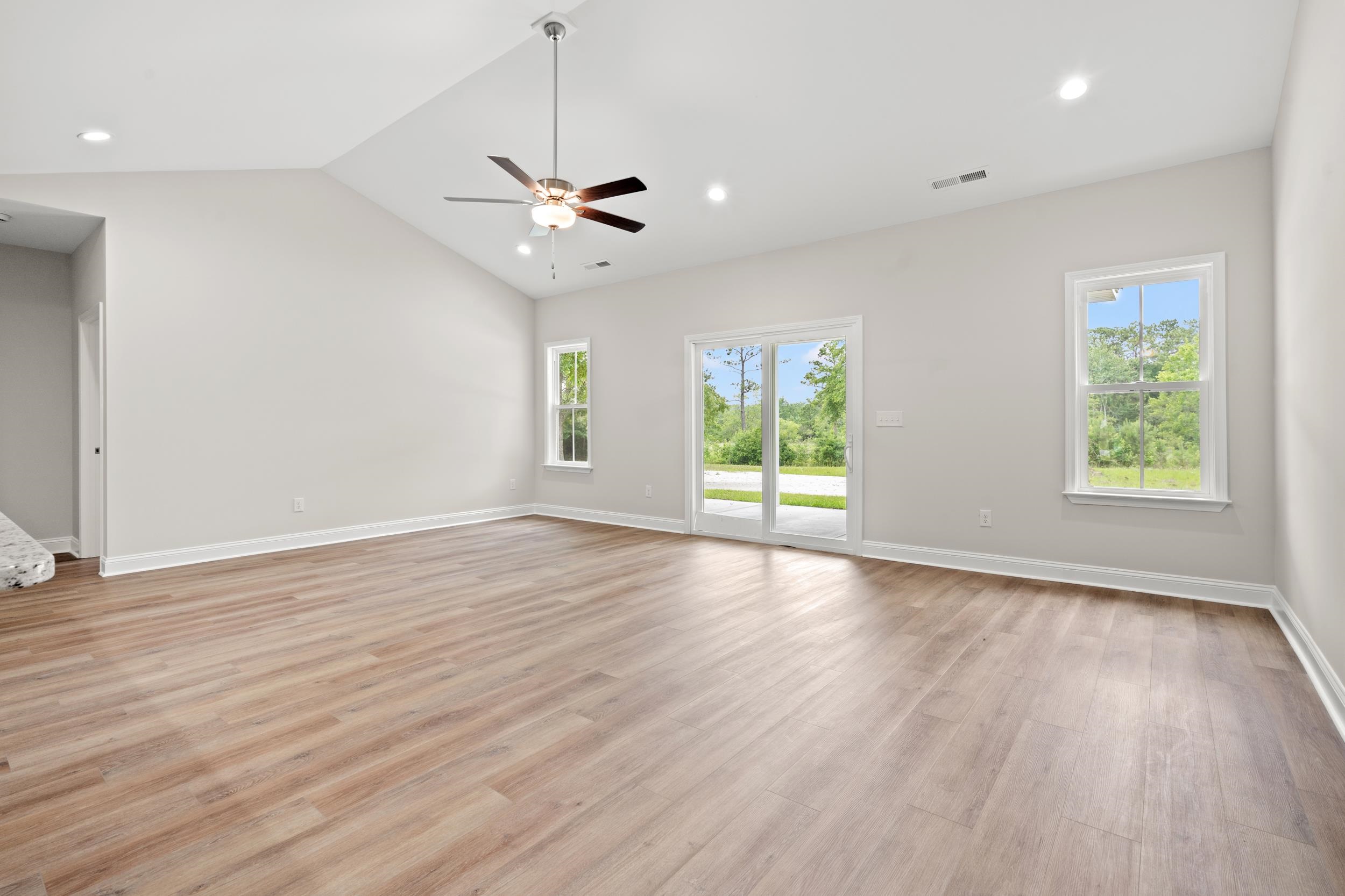 1417 Loop Circle