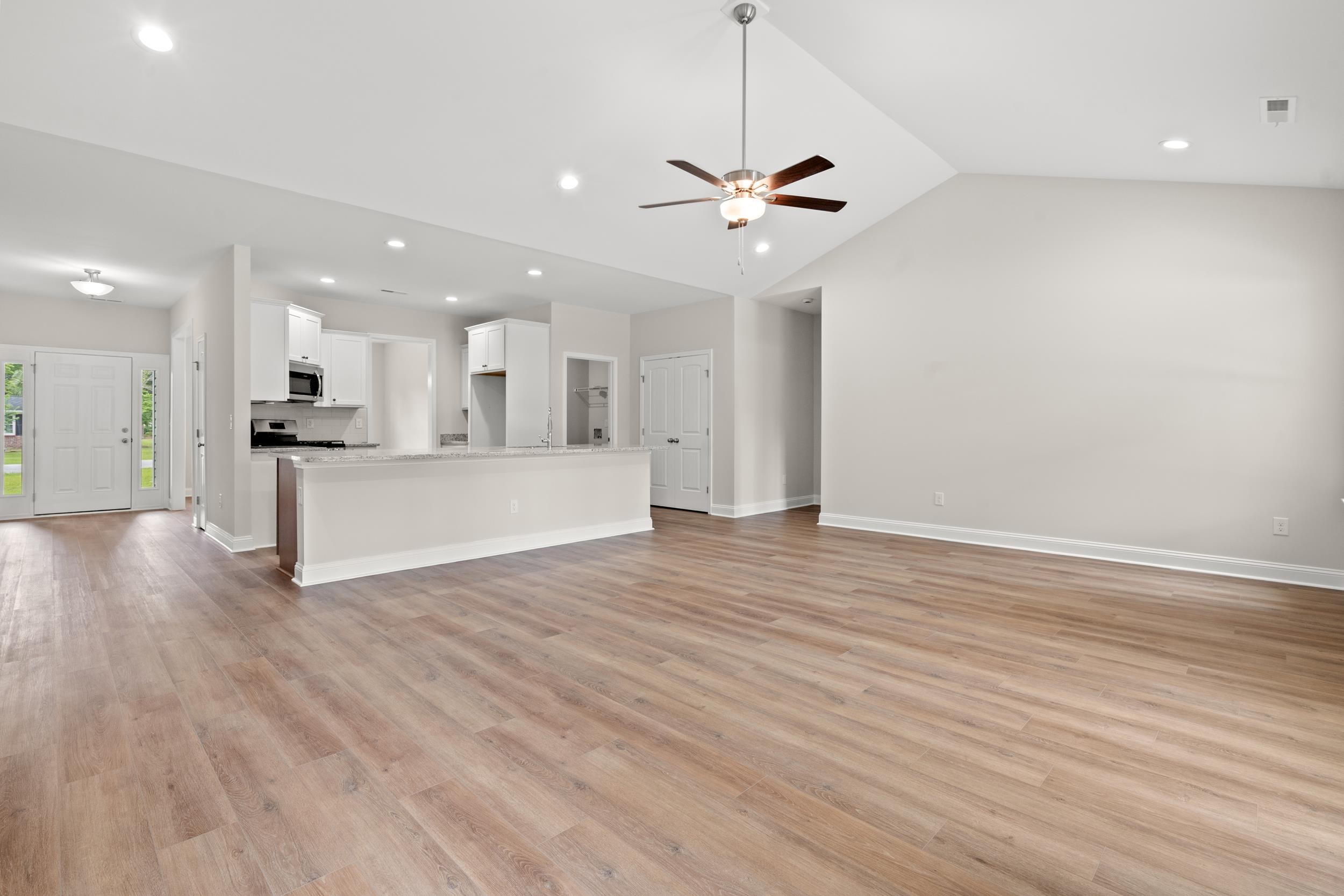 1417 Loop Circle