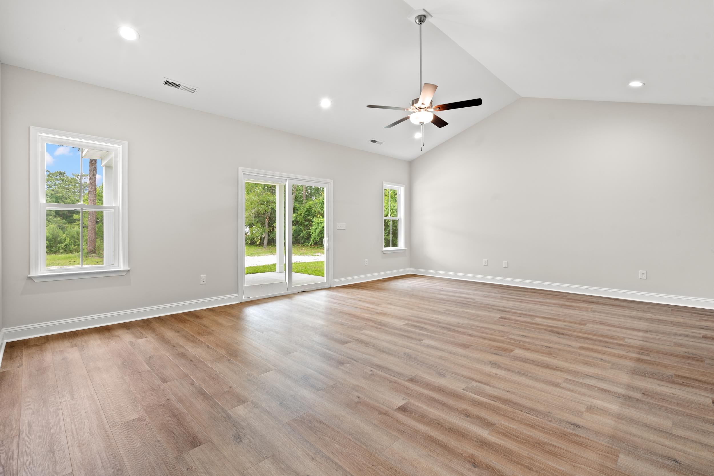 1417 Loop Circle