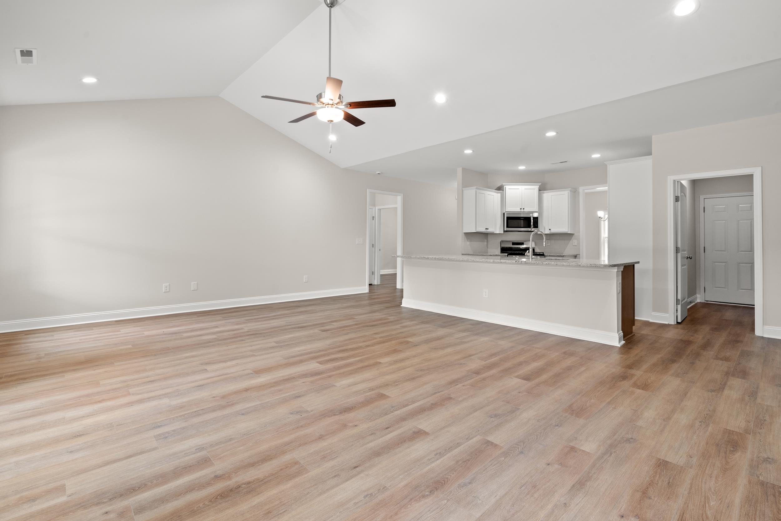 1417 Loop Circle