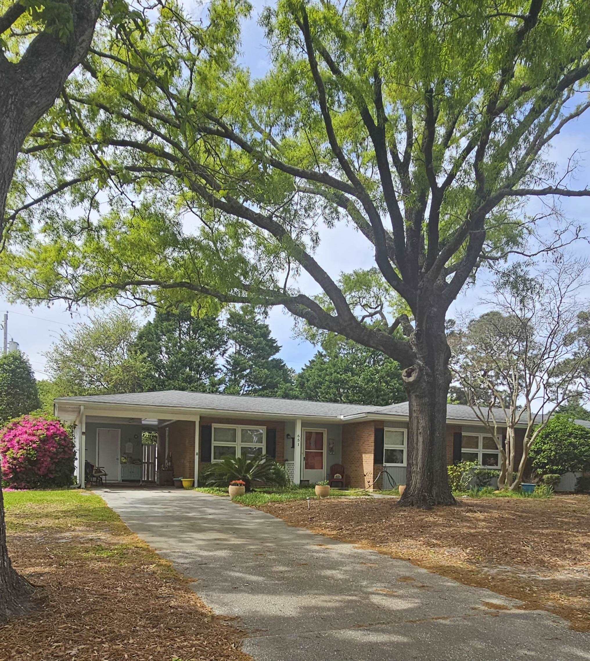 651 Redwood Ave. 651