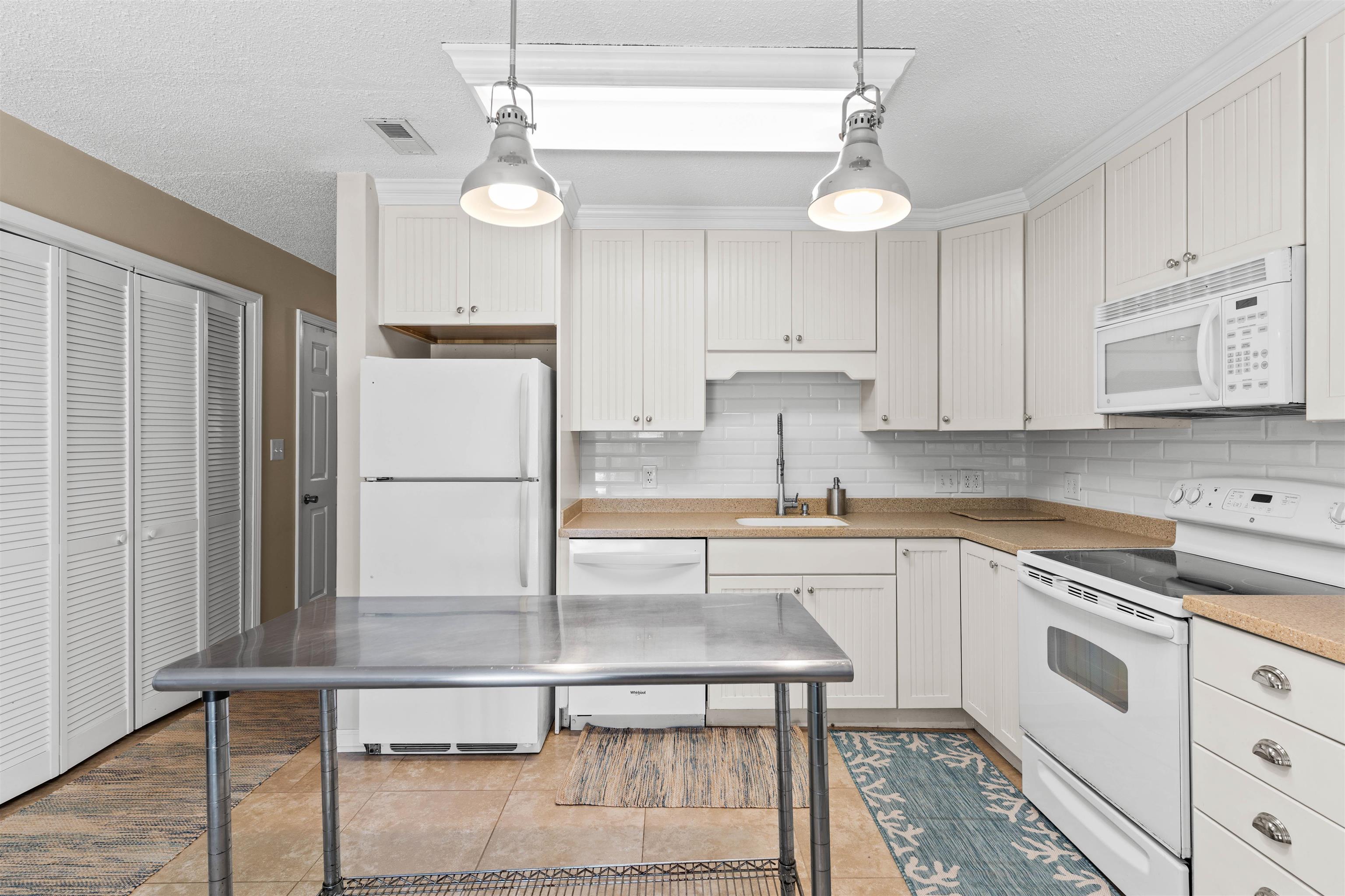 200 Double Eagle Dr. E-1