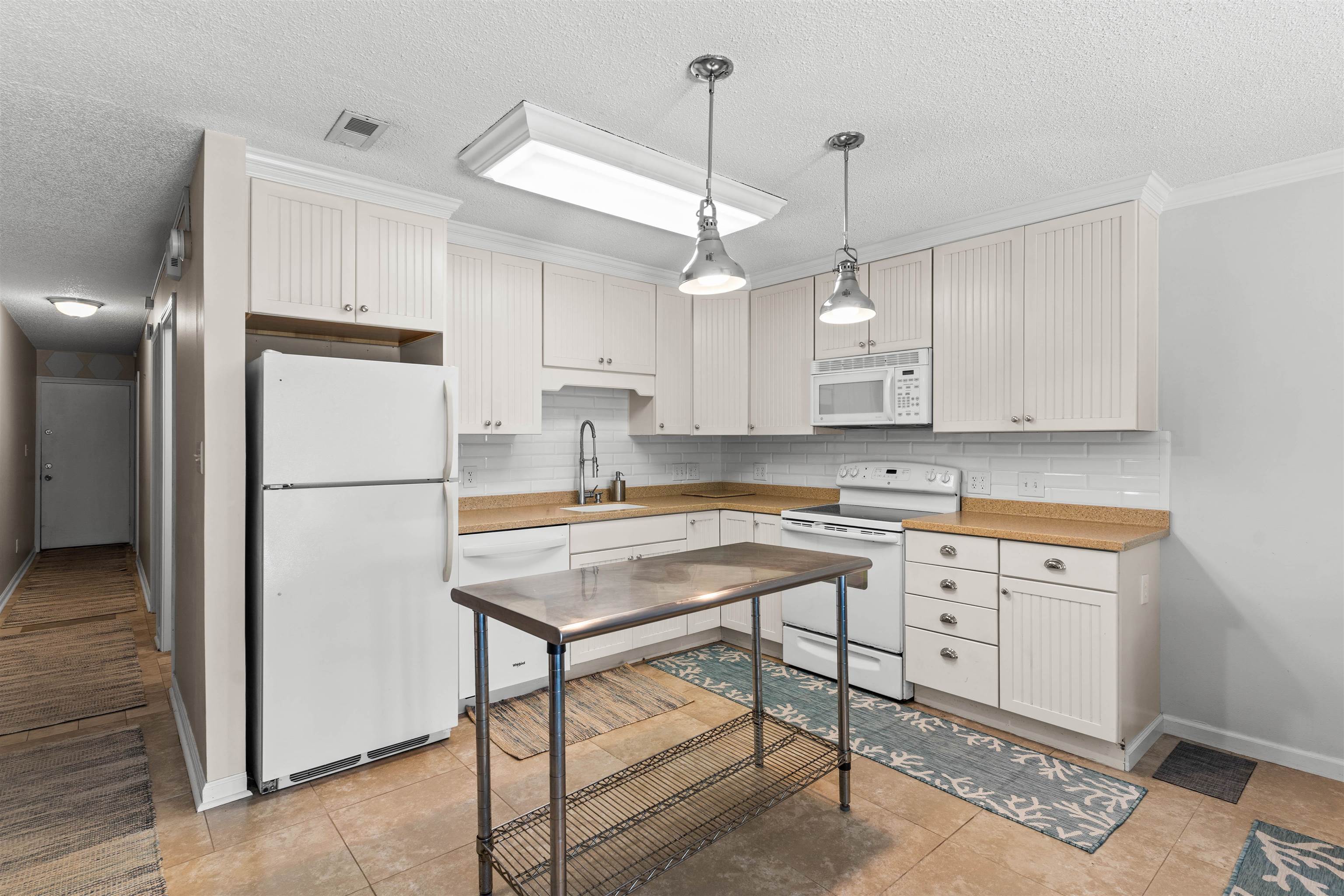 200 Double Eagle Dr. E-1