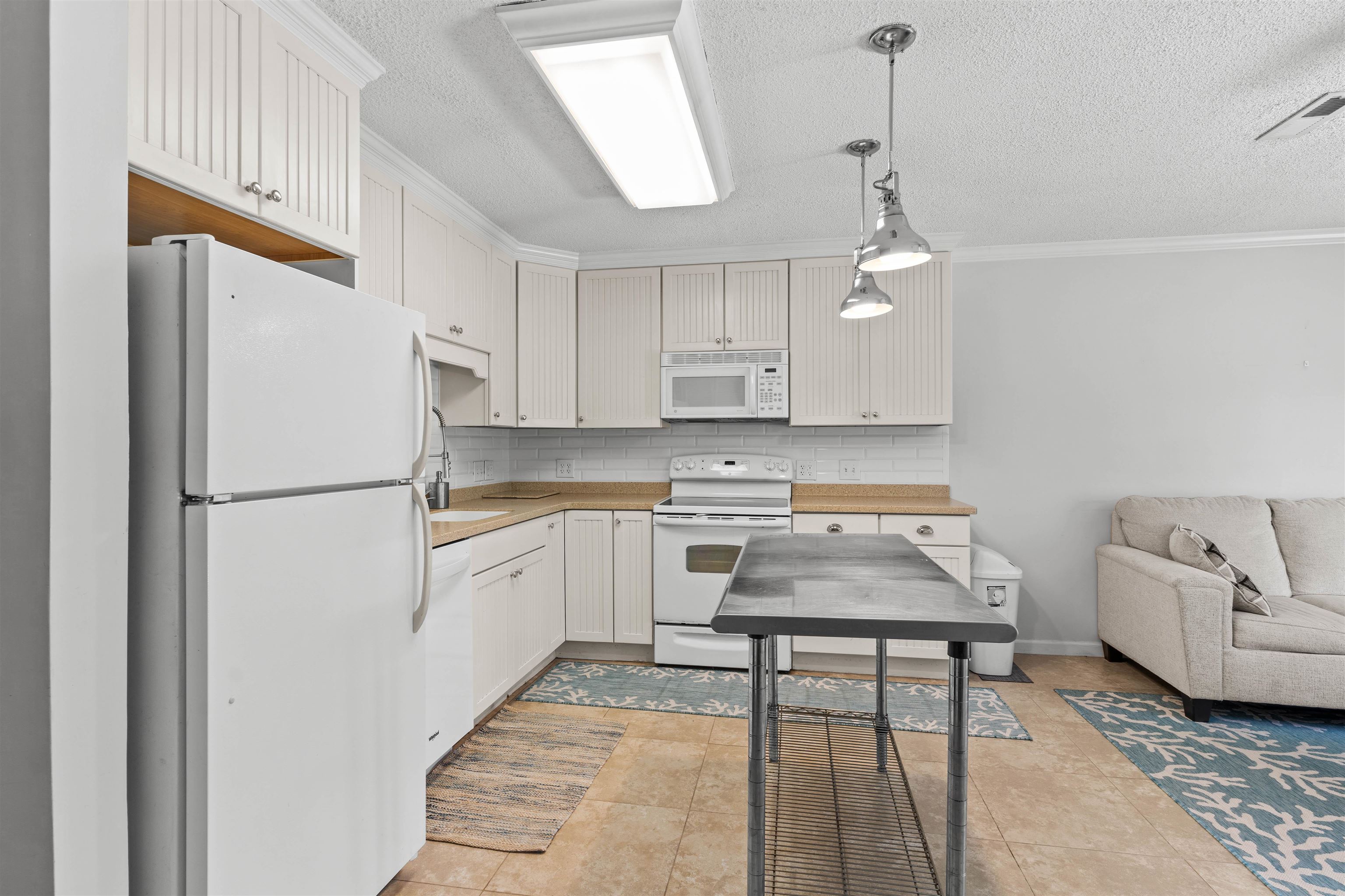 200 Double Eagle Dr. E-1