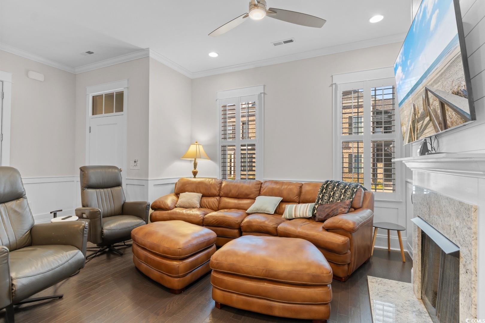 847 Iris St. A