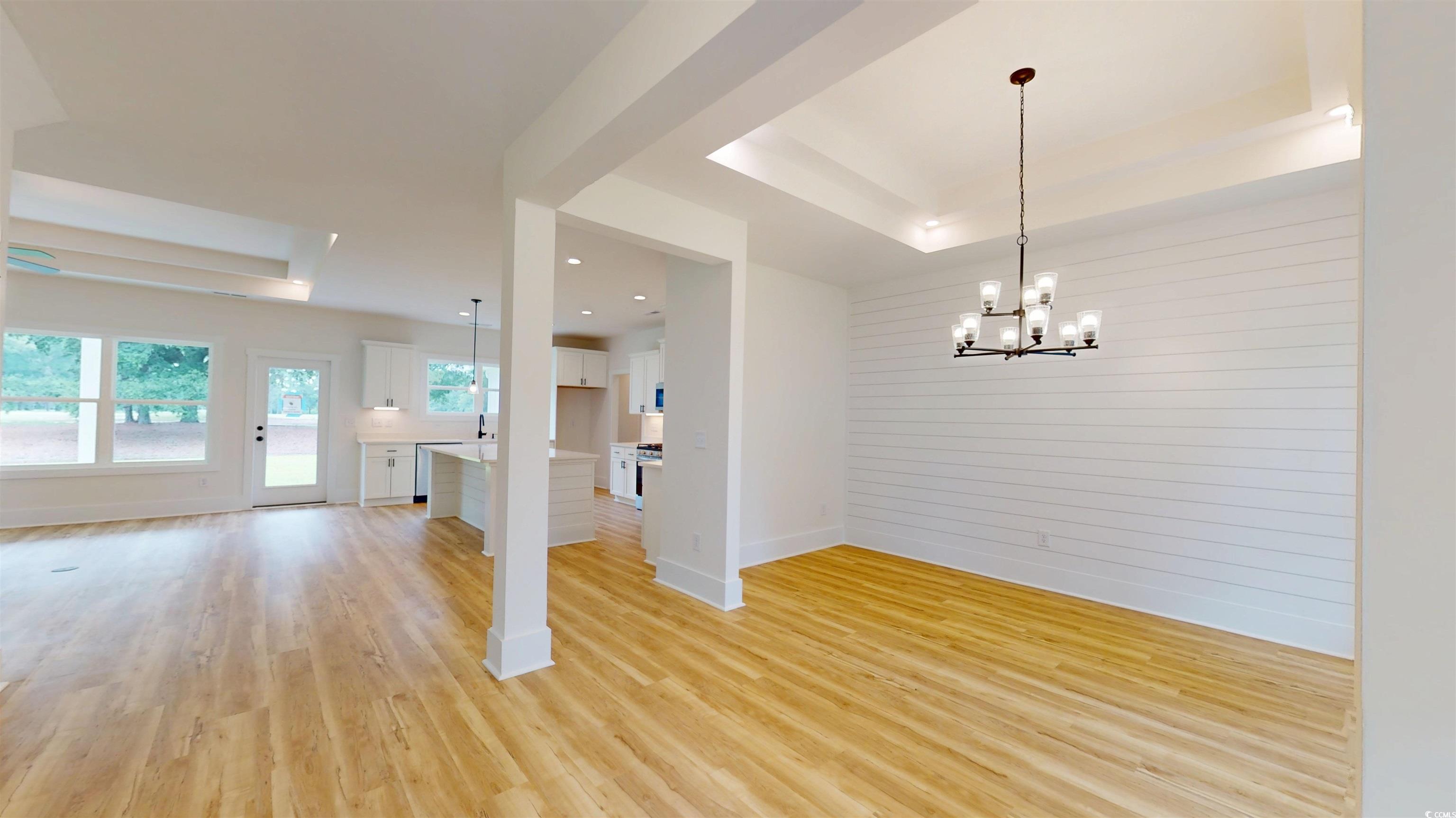 1464 Hawthorn Dr.