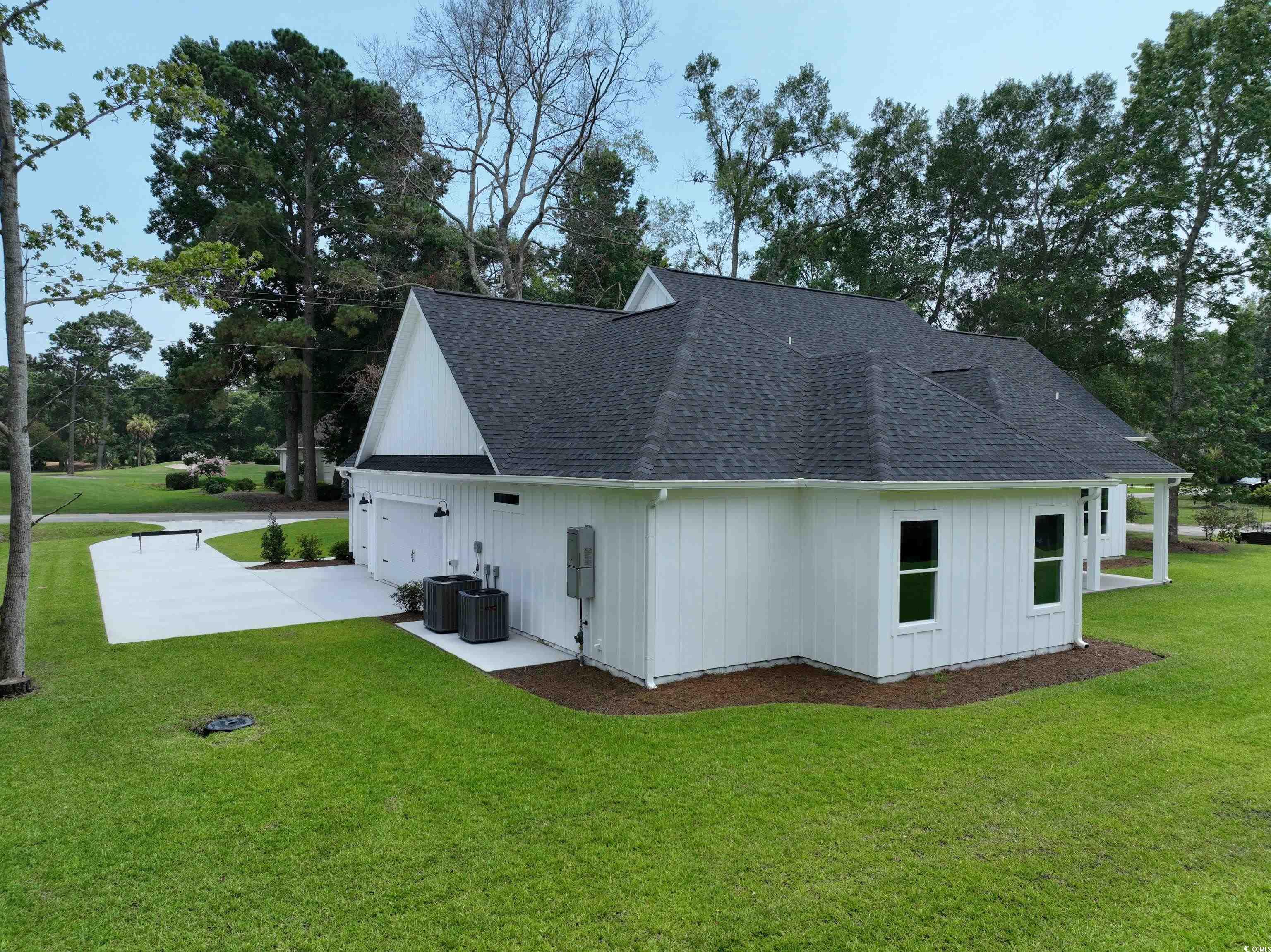 1464 Hawthorn Dr.