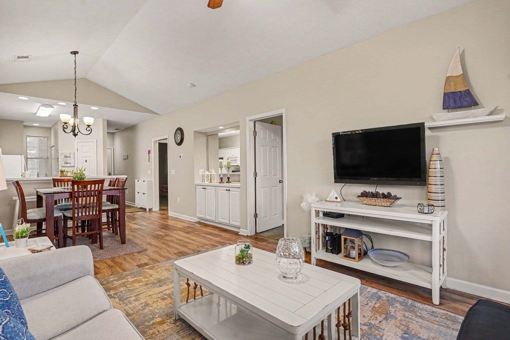 636 River Oaks Dr. 49I