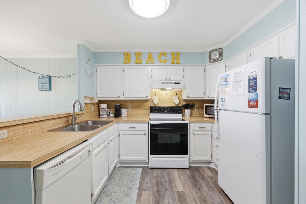 Photo of 613 Ocean Blvd. S Blvd #H2, North Myrtle Beach, SC 29582 (MLS # 2607263)