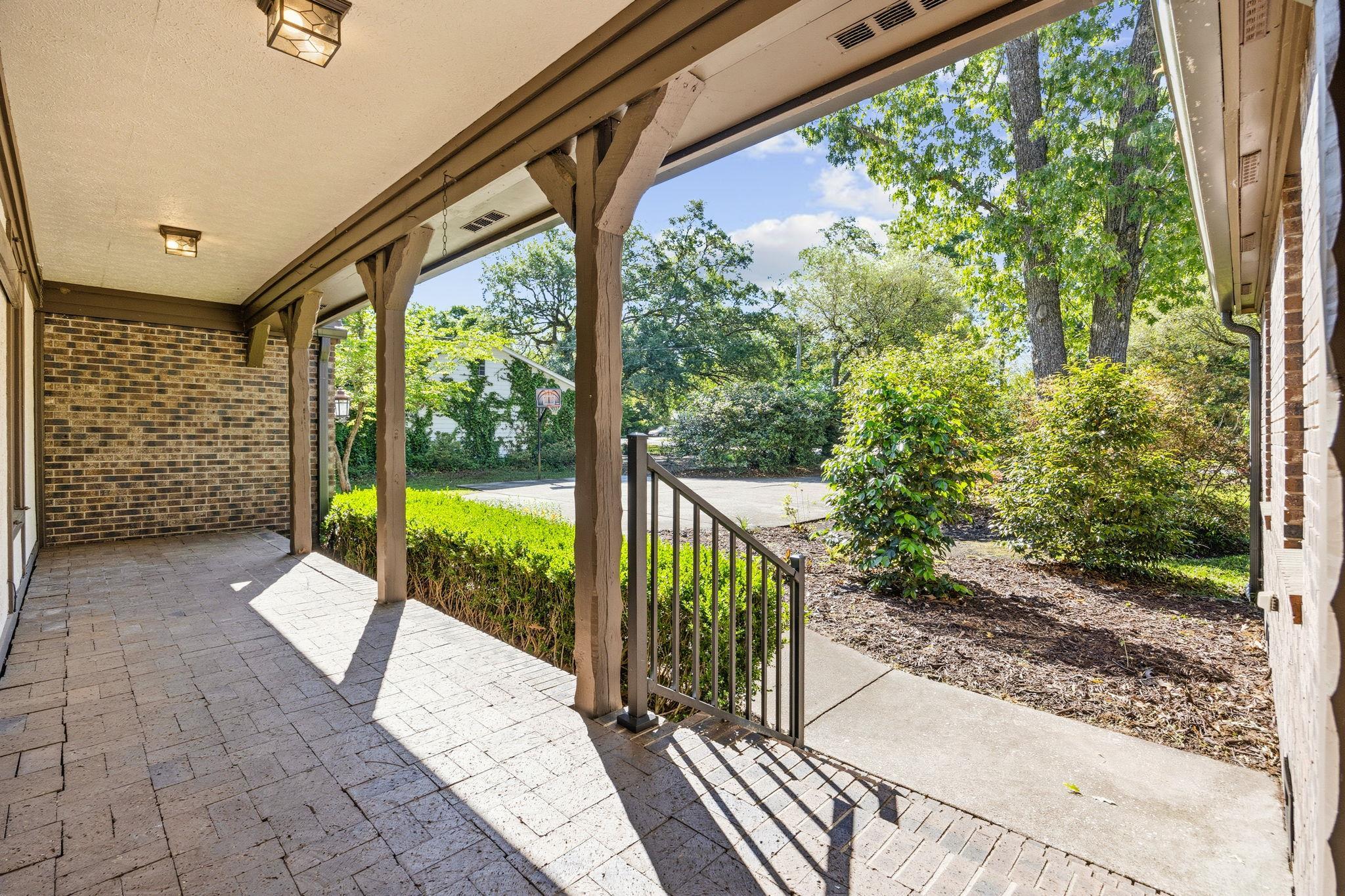 4904 Yaupon Dr.
