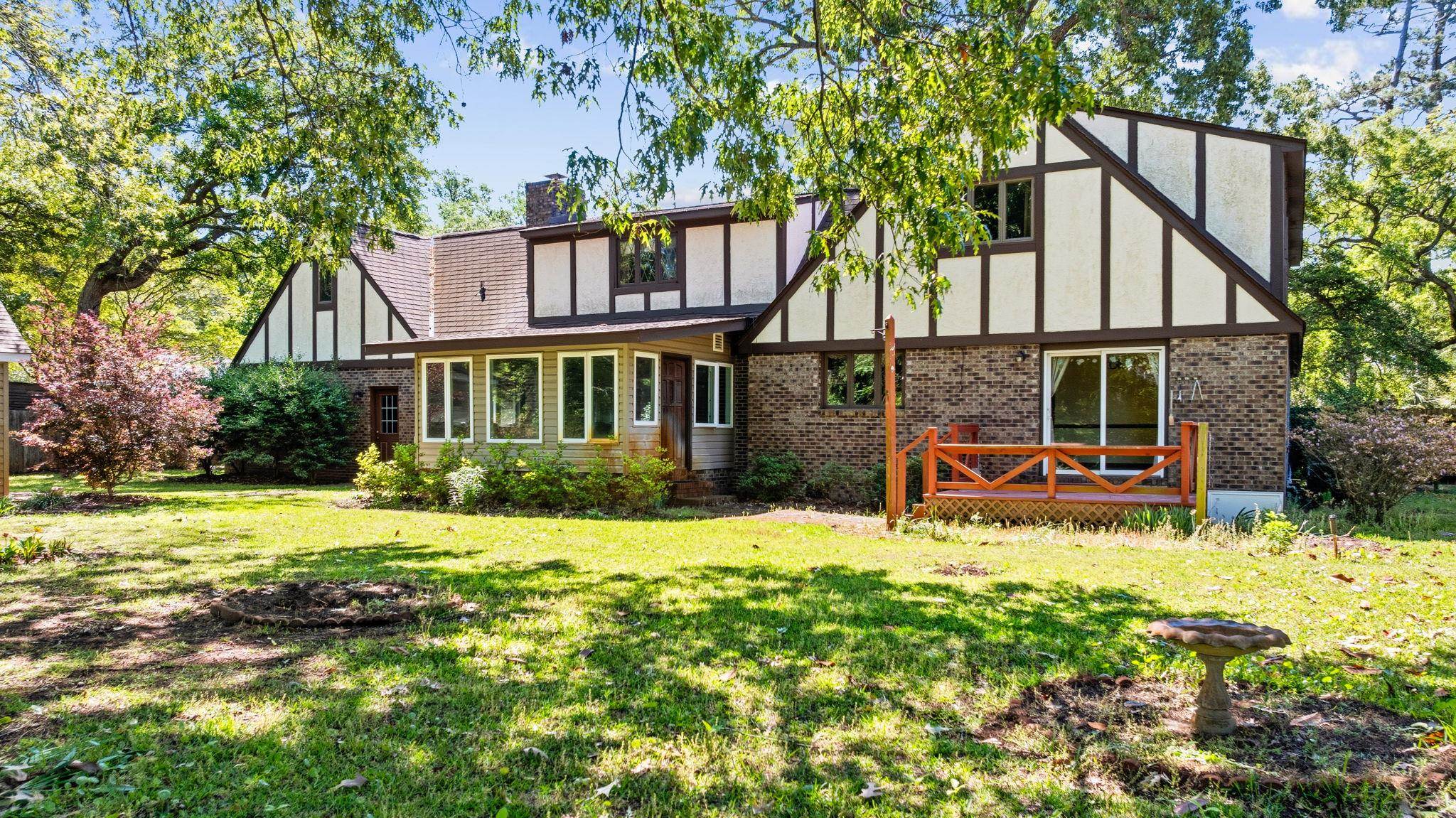 4904 Yaupon Dr.