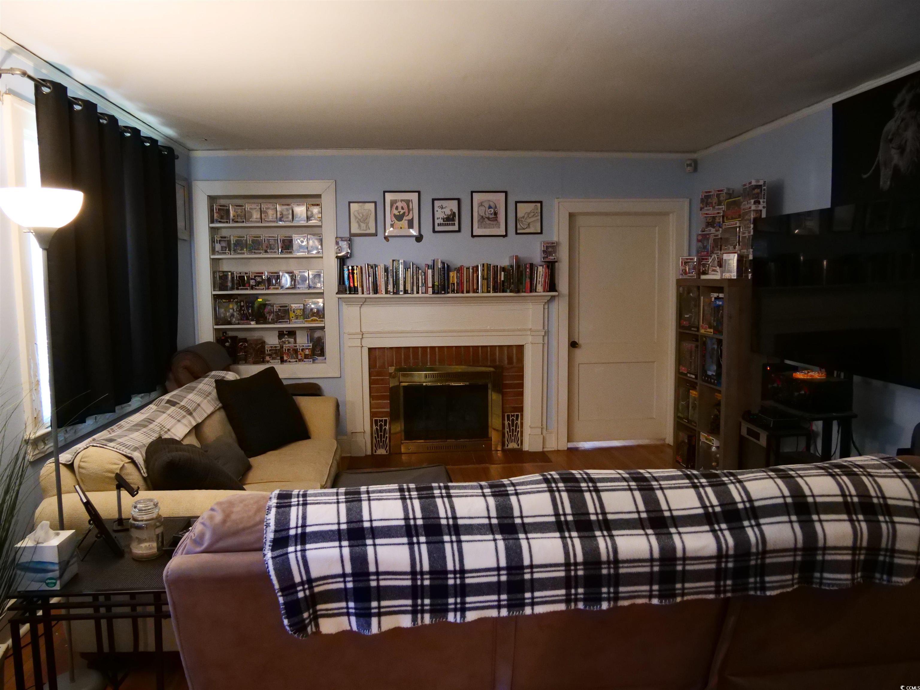 1713 Oak St.