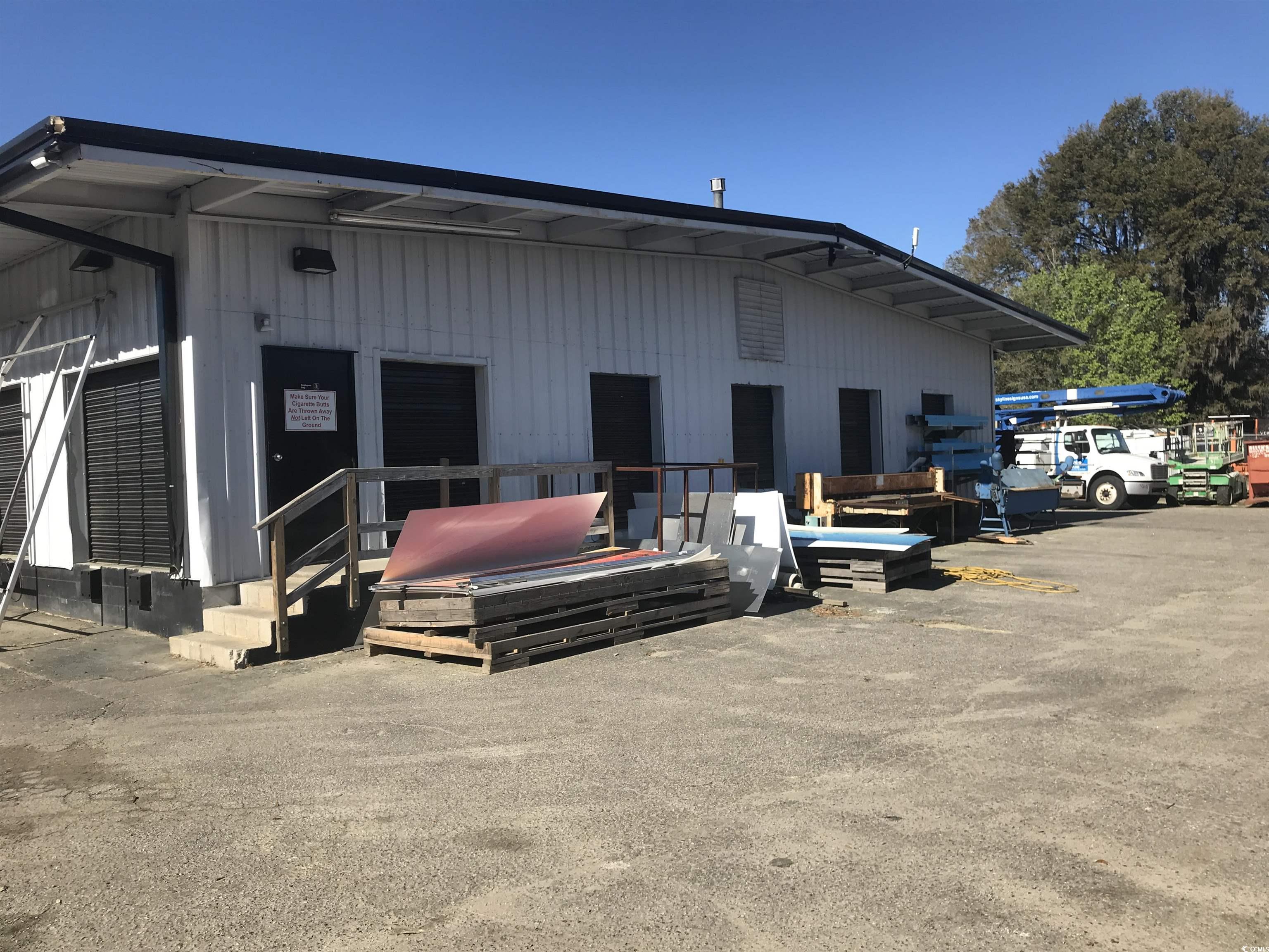 1135 E Highway 501
