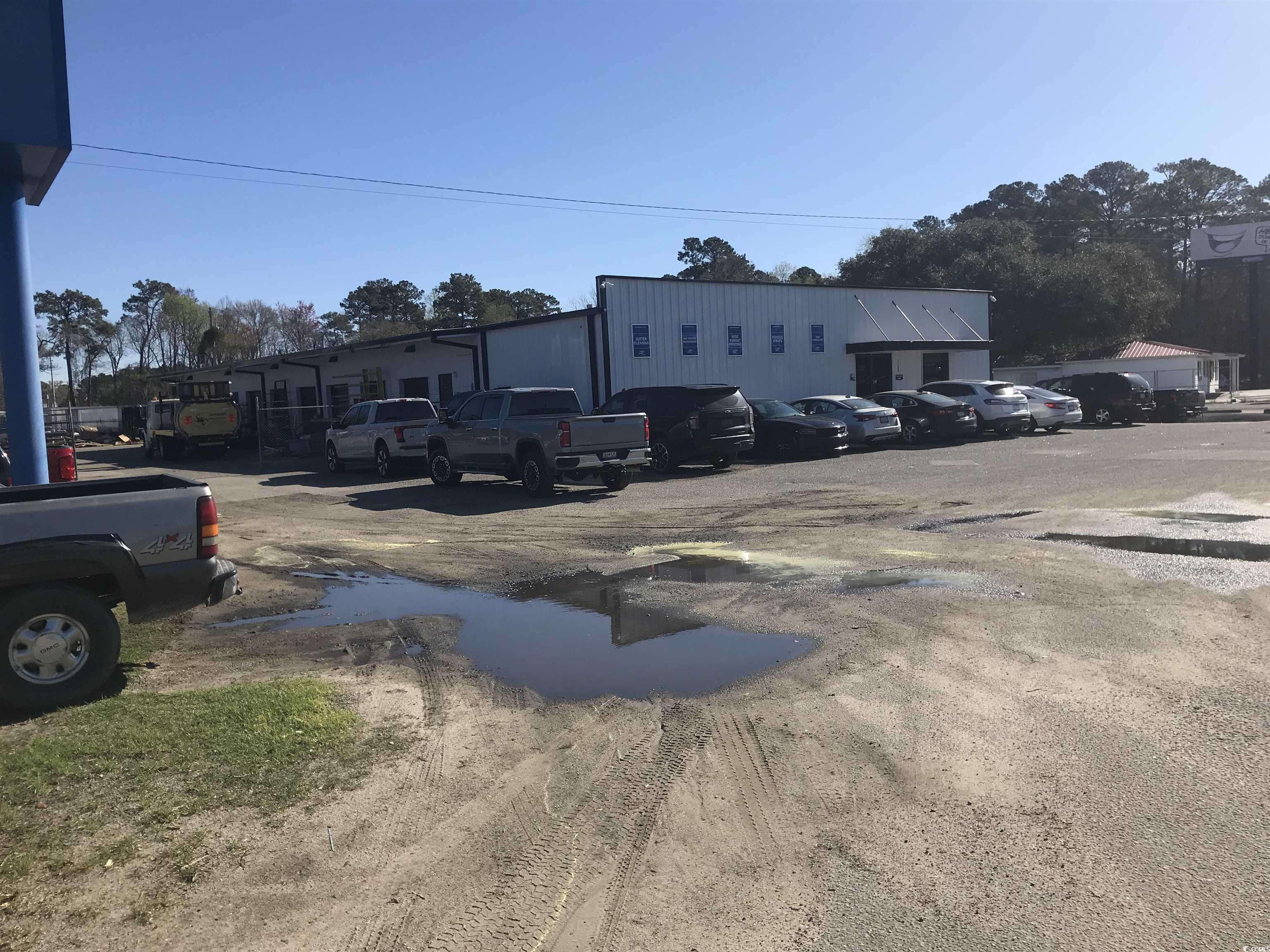 1135 E Highway 501