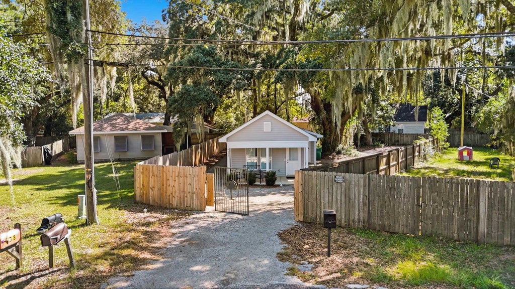 Photo of 337 Bayview Dr, Georgetown, SC 29440 (MLS # 2625389)