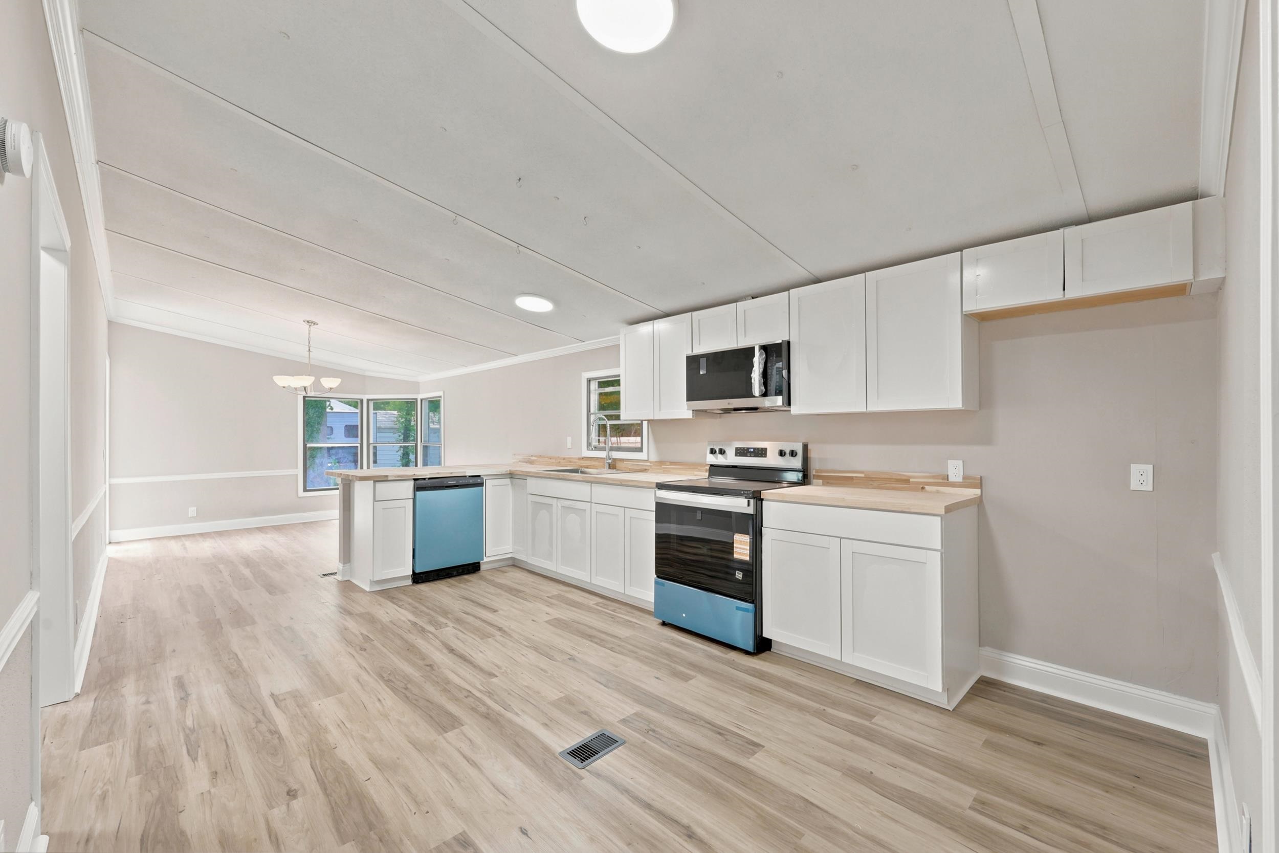 1922 N Twisted Oak Dr.