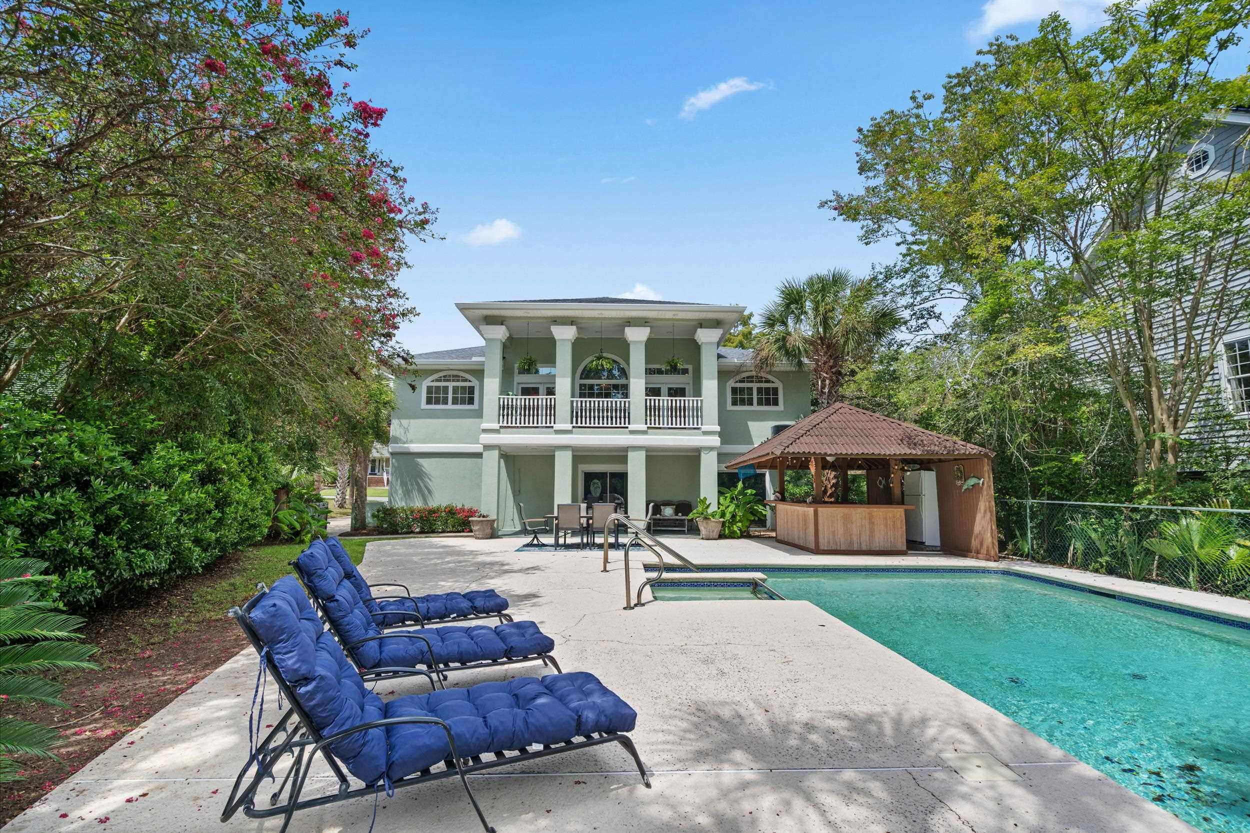 4907 Woodview Ln.