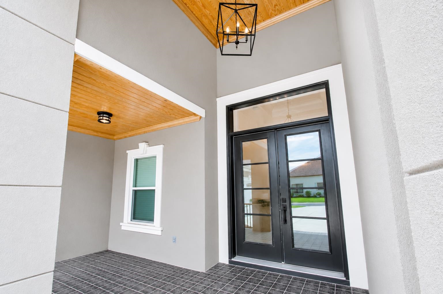950 Bluffview Dr.